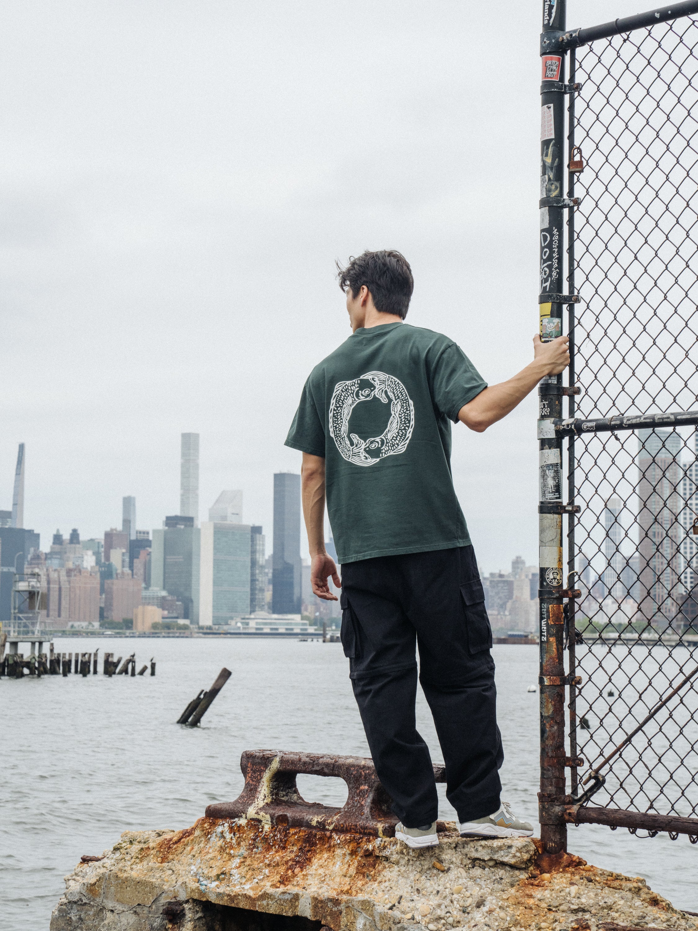 ANGLING CREST TEE - FOREST GREEN - Image 3