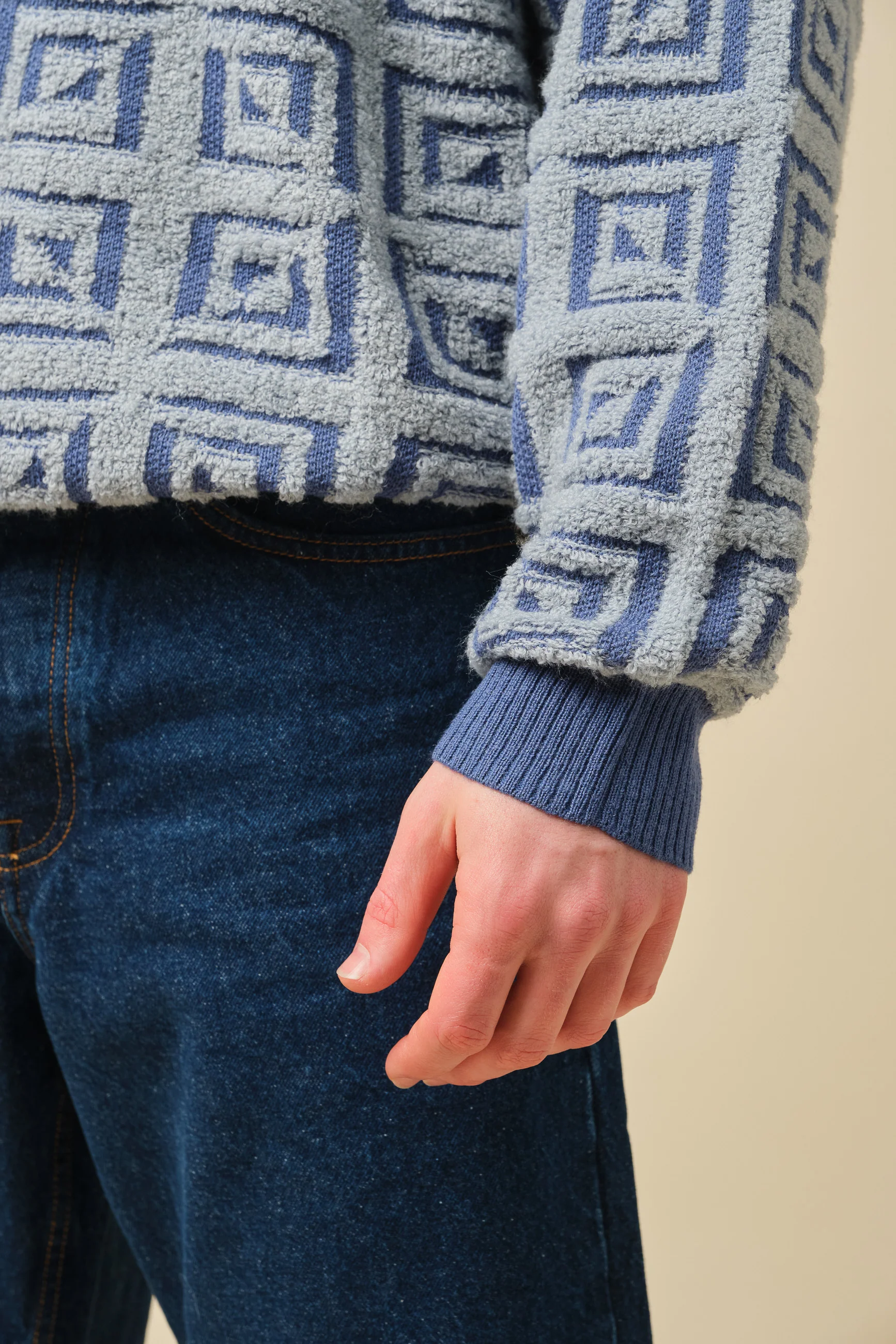 AZTEC TILE LOOSE KNIT SWEATER - BLUE - Image 4