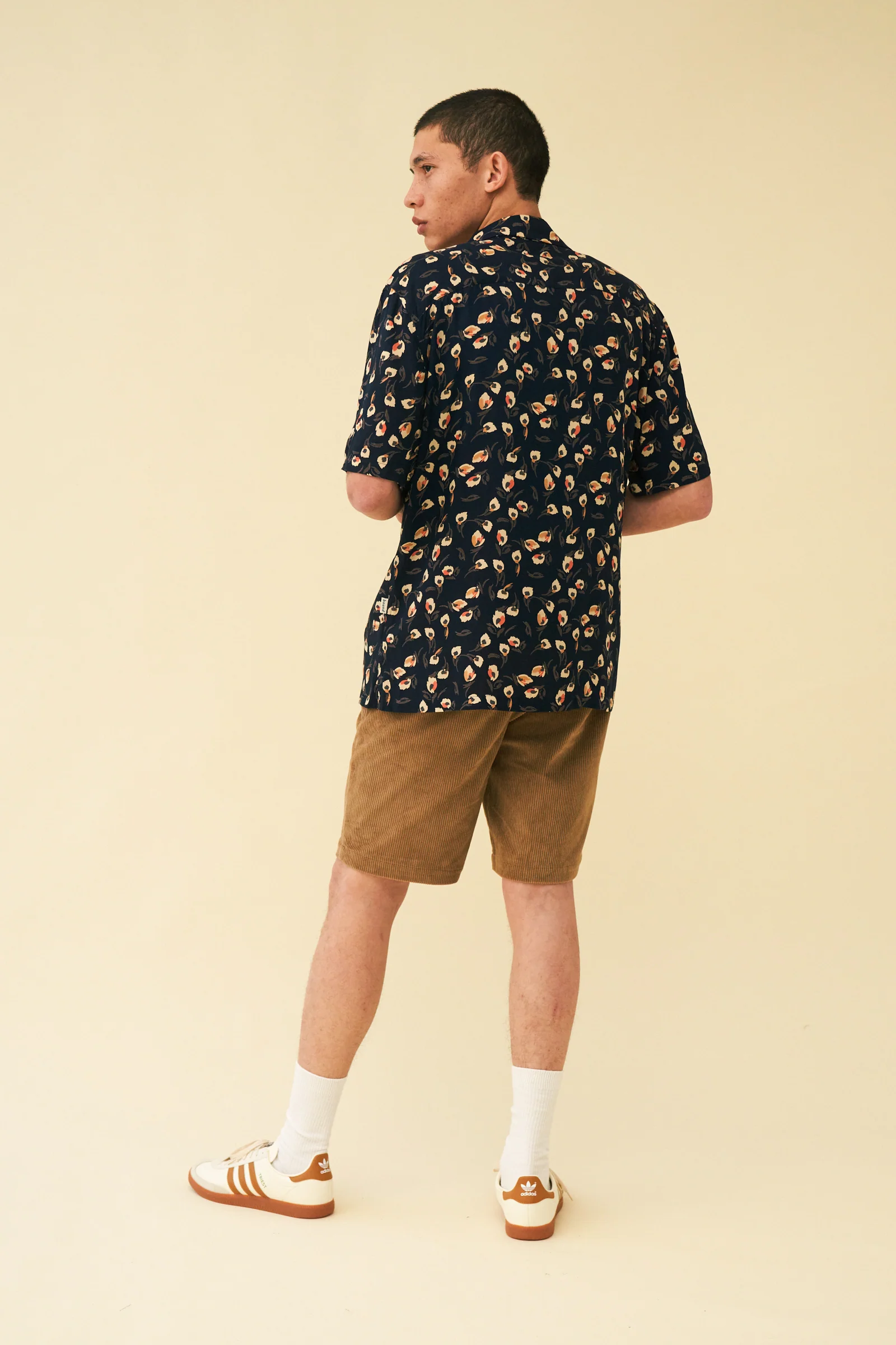 BERNARDO SS SHIRT - NAVY FLORAL - Image 4