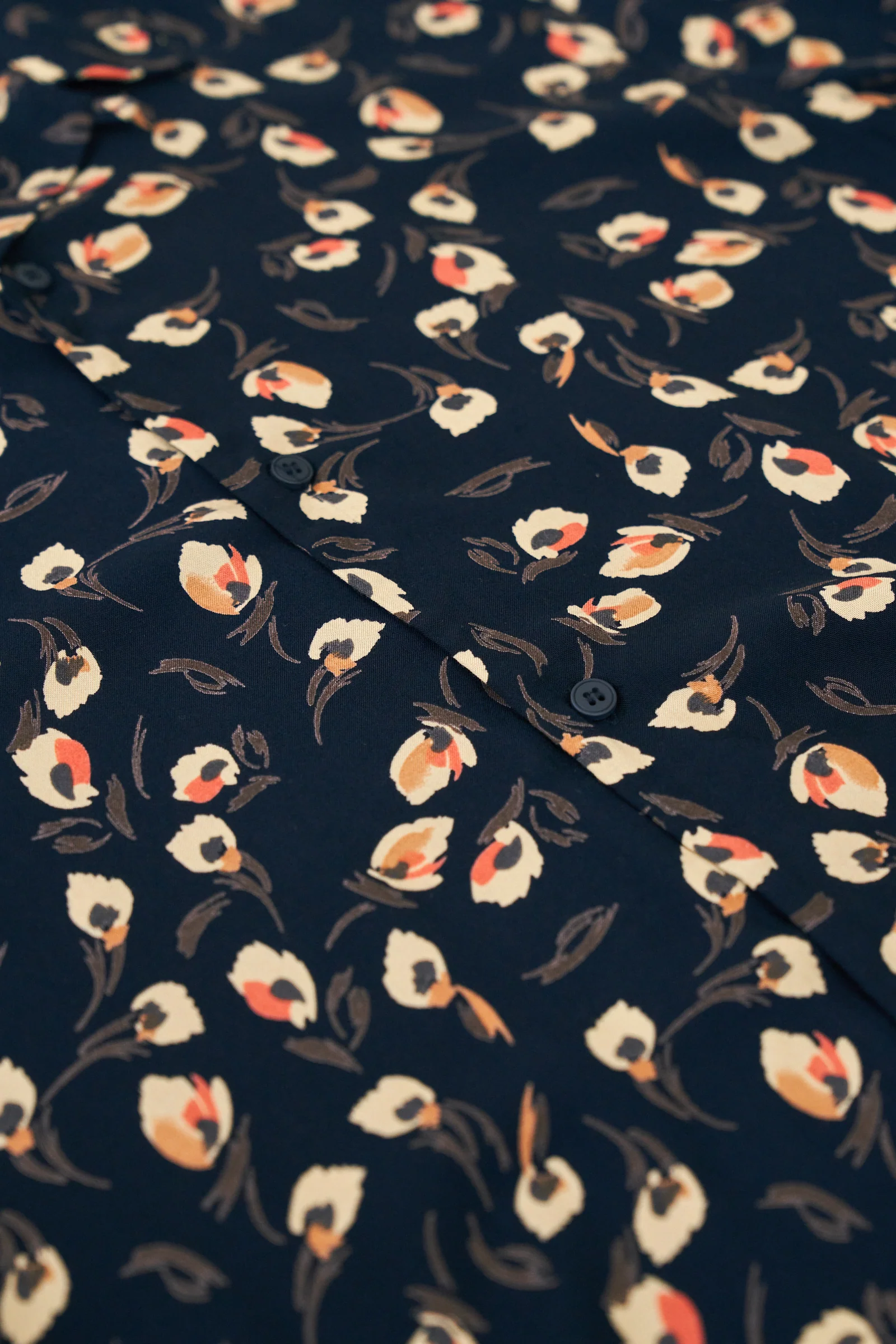BERNARDO SS SHIRT - NAVY FLORAL - Image 6