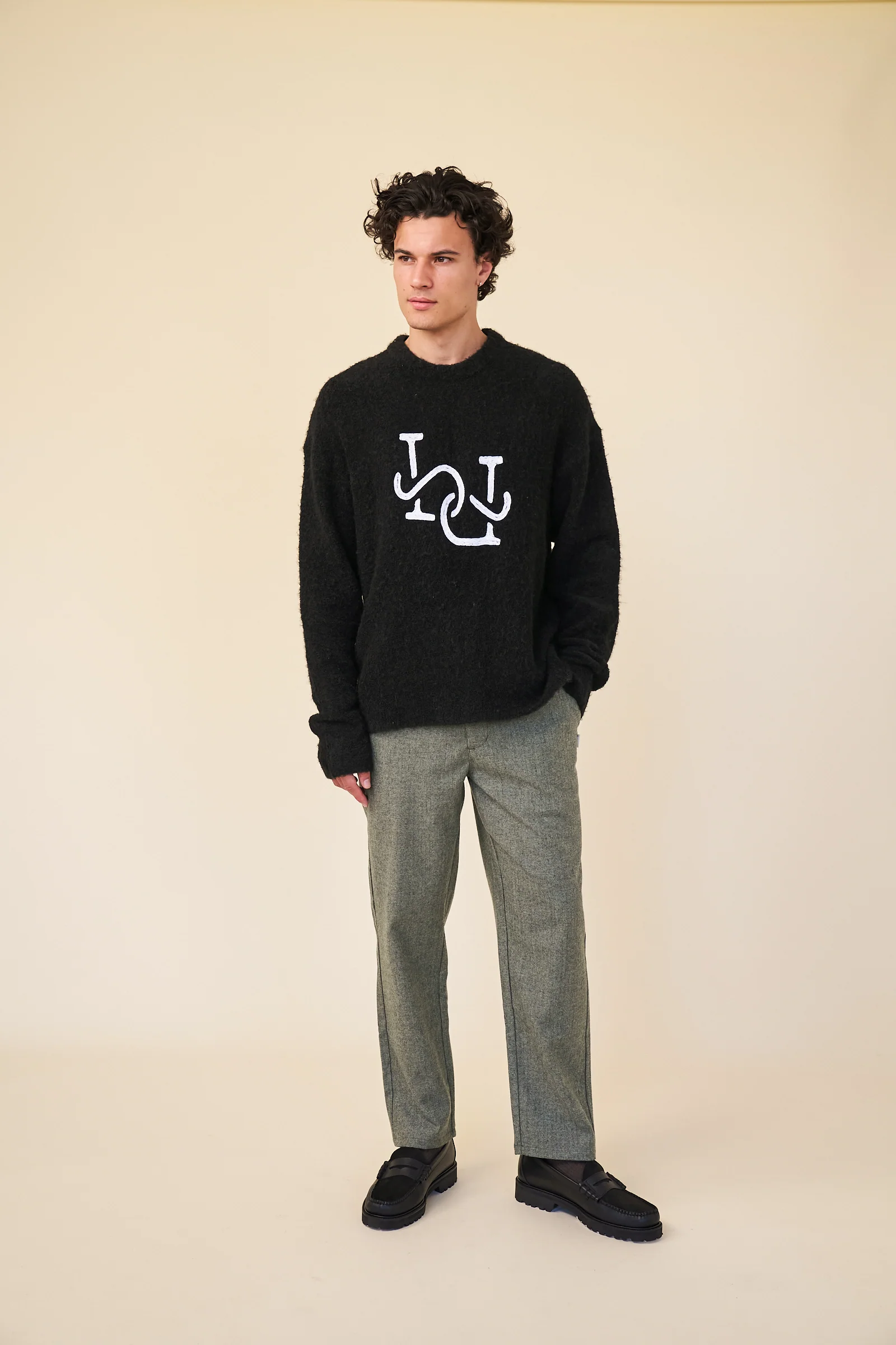 BOUCLE HAND EMBROIDERY LINK KNIT - BLACK - Image 4