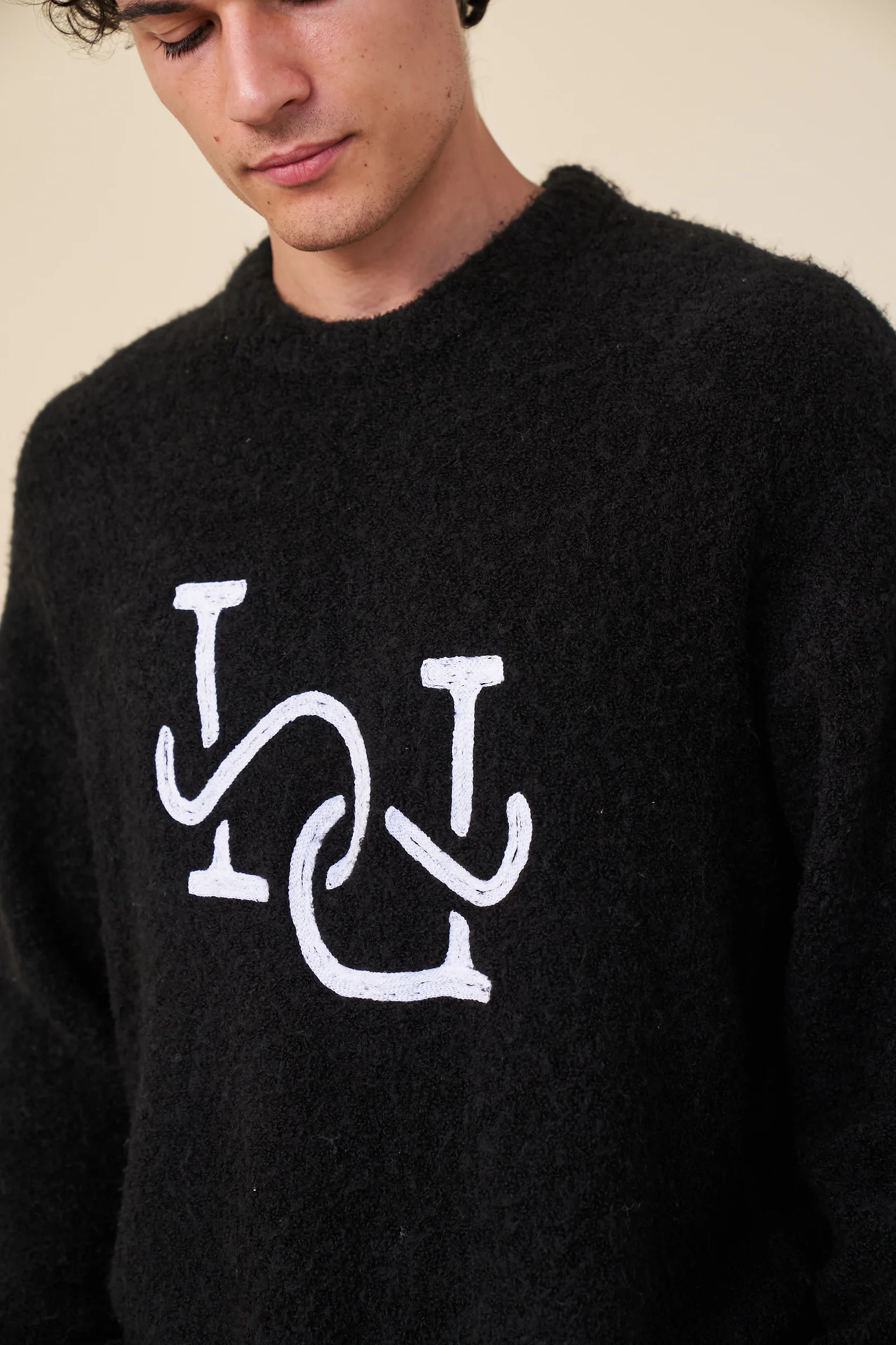 BOUCLE HAND EMBROIDERY LINK KNIT - BLACK - Image 5