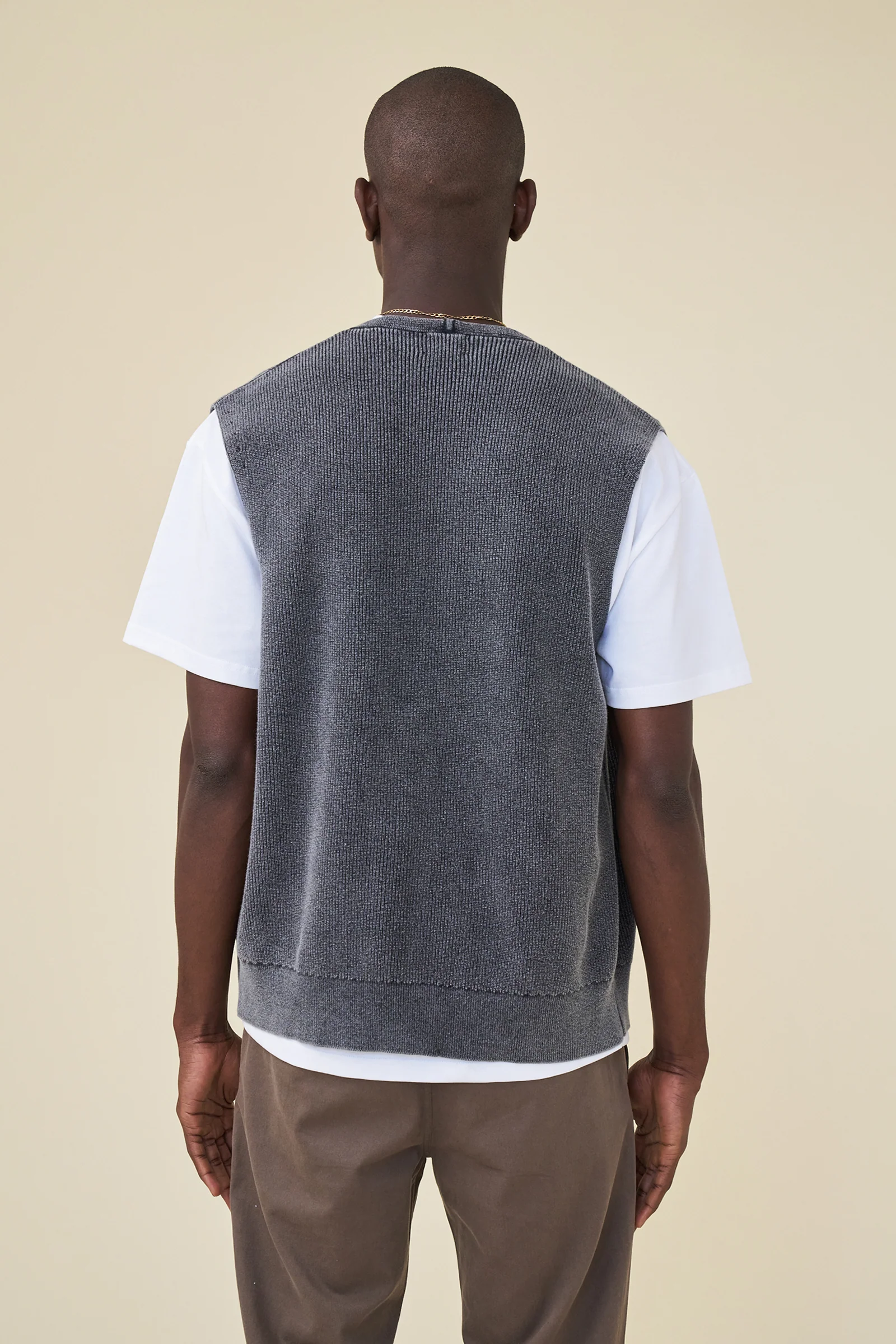 CHARCOAL ACID WASH KNIT VEST - Image 4