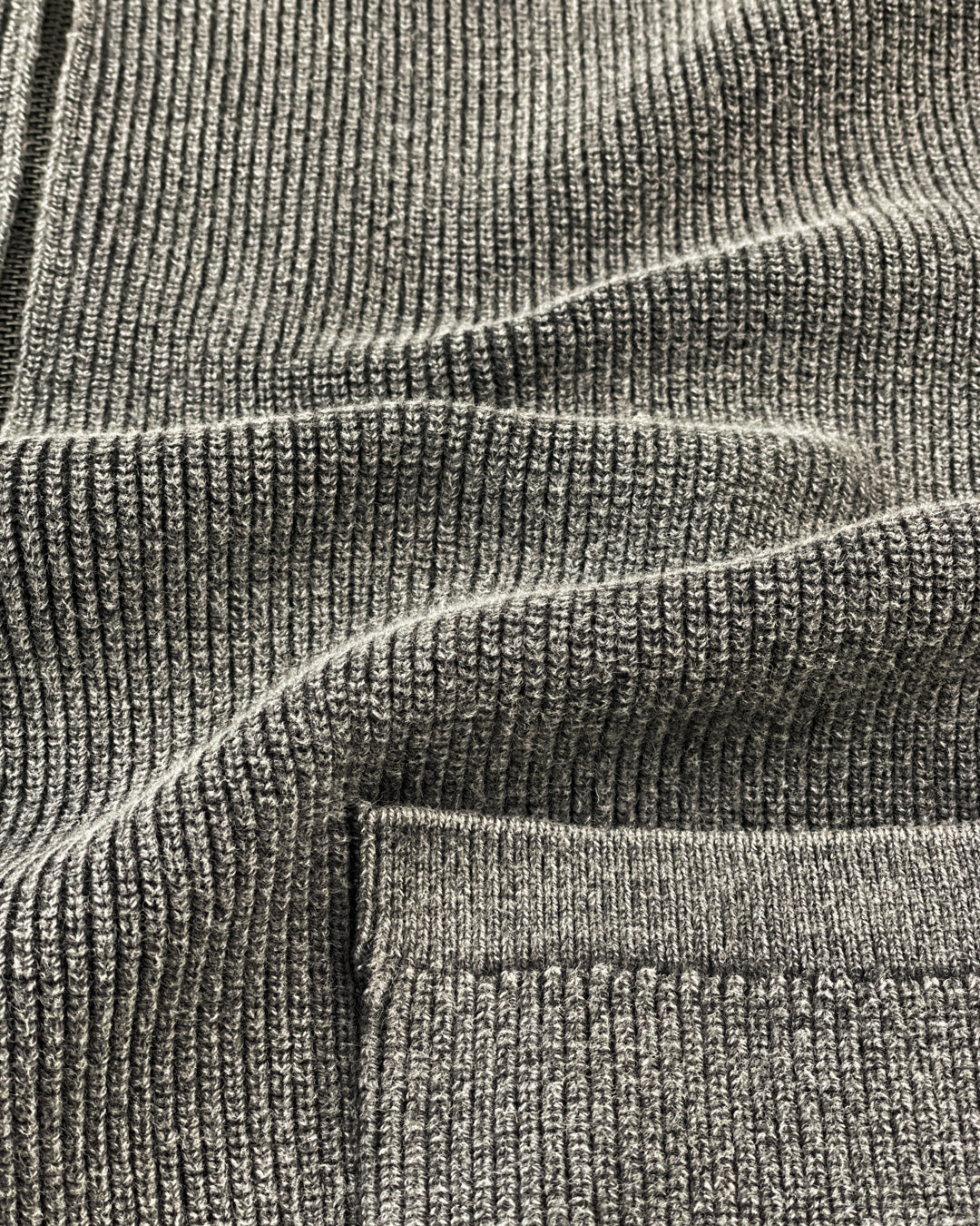 CHARCOAL ACID WASH KNIT VEST - Image 9
