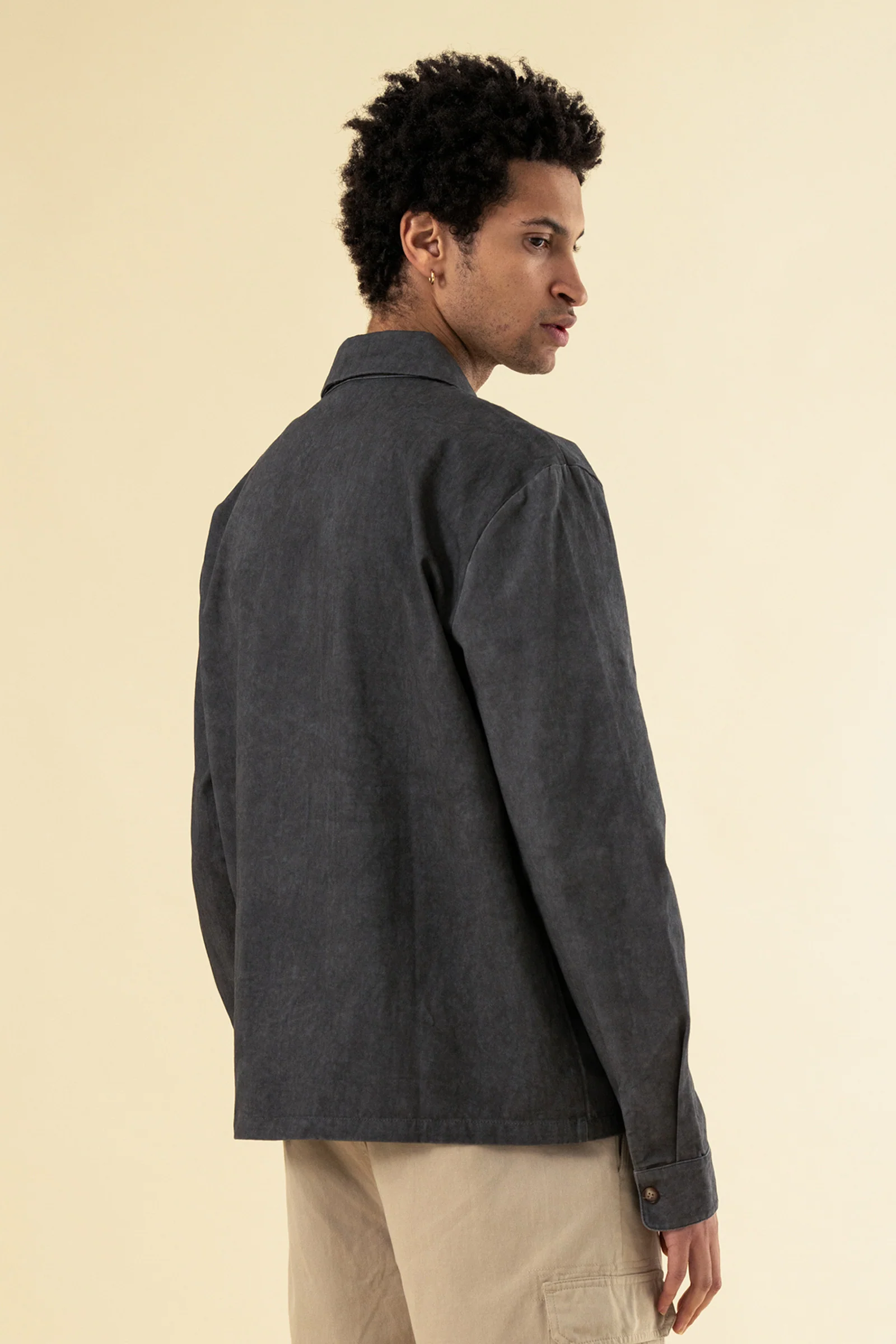 CHARCOAL ACID WASH ZIP OVERSHIRT - Image 4