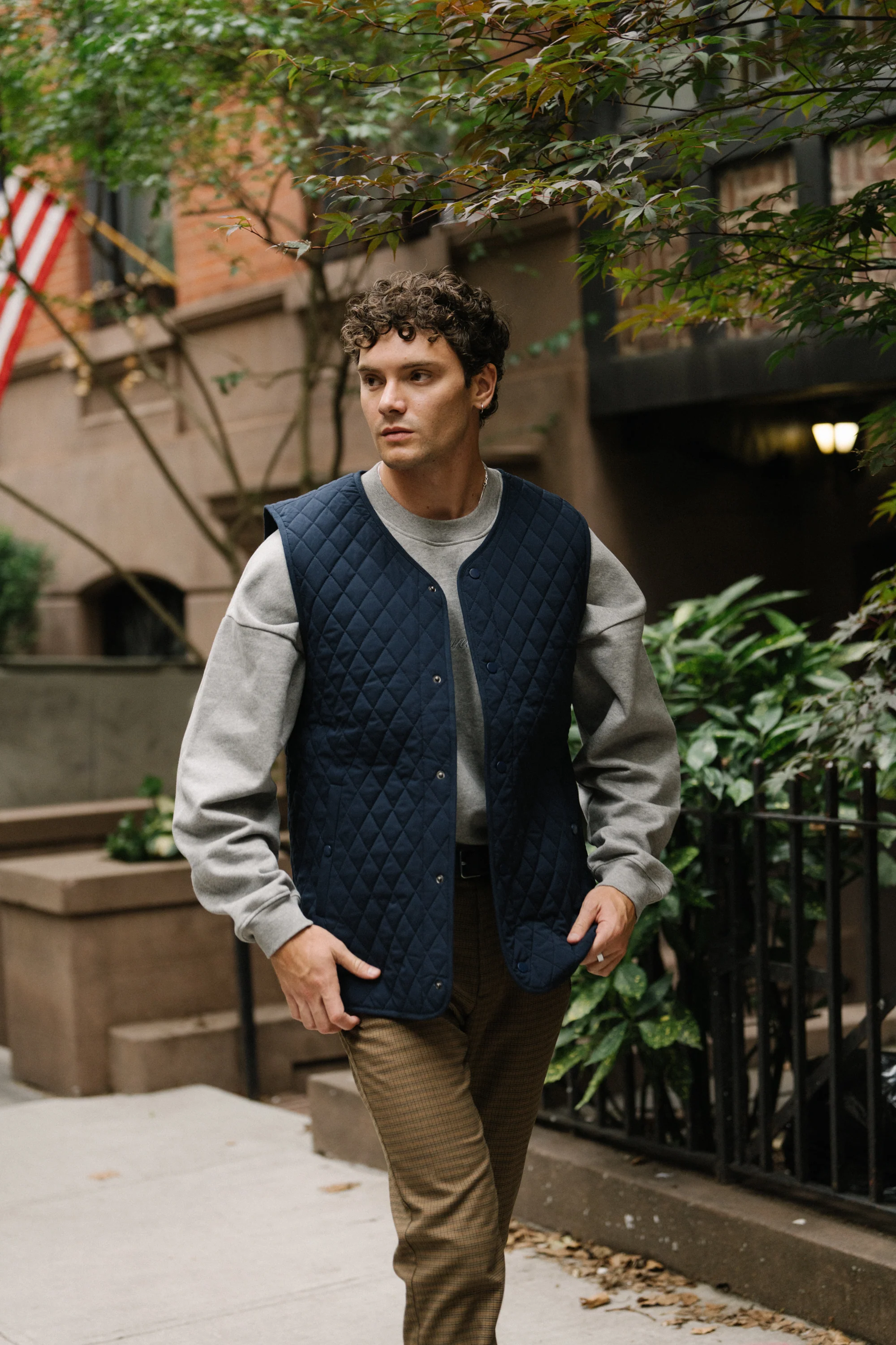 CHELSEA QUILTED VEST - NAVY - Image 2