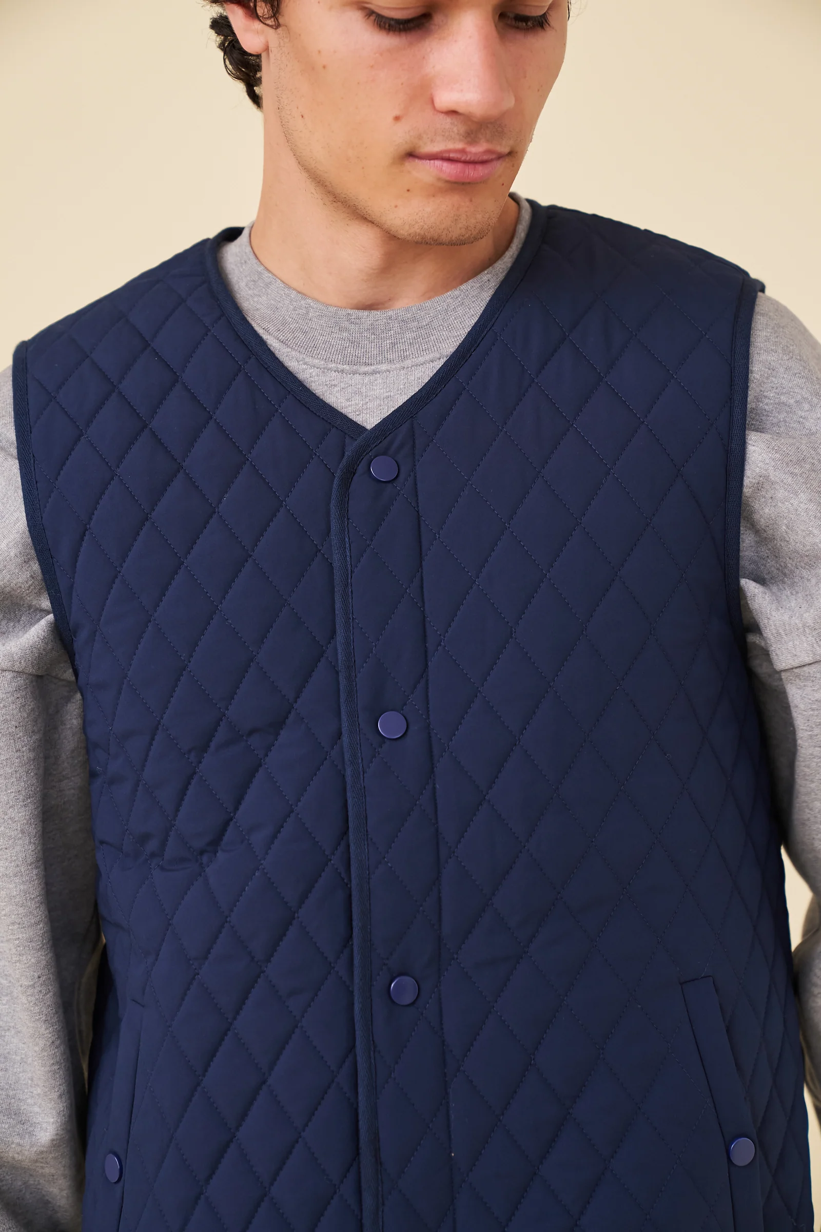 CHELSEA QUILTED VEST - NAVY - Image 5