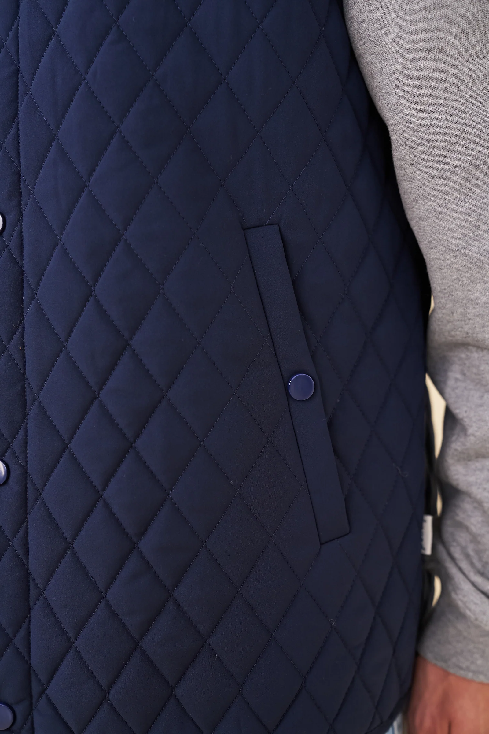 CHELSEA QUILTED VEST - NAVY - Image 6