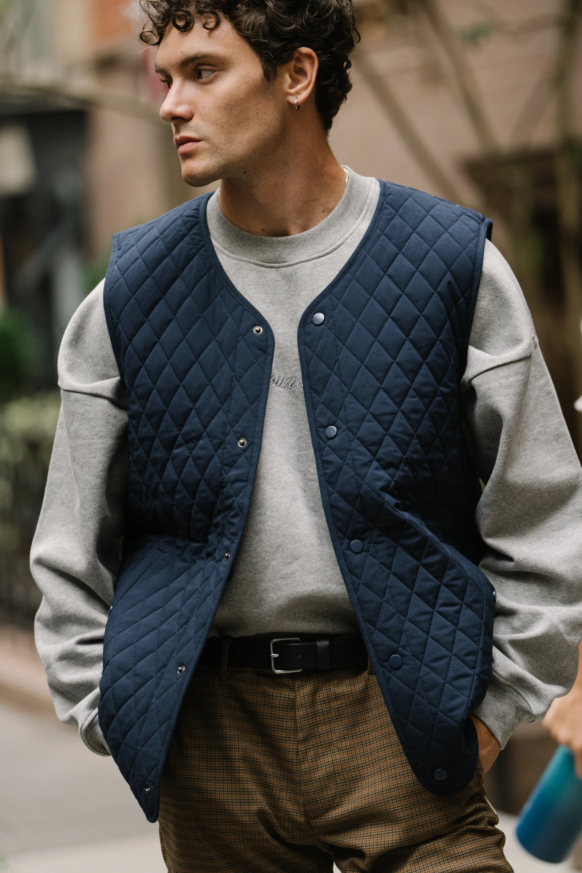 CHELSEA QUILTED VEST - NAVY - Image 8