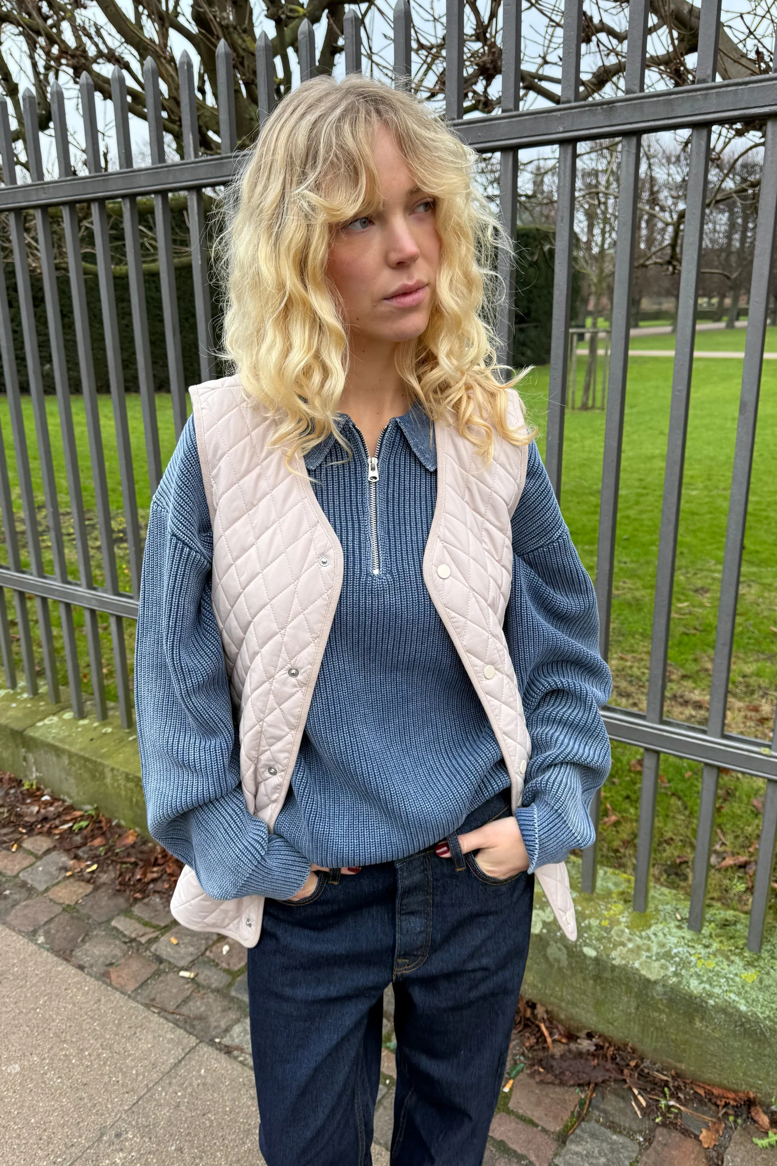 CHELSEA QUILTED VEST - SAND - Image 3