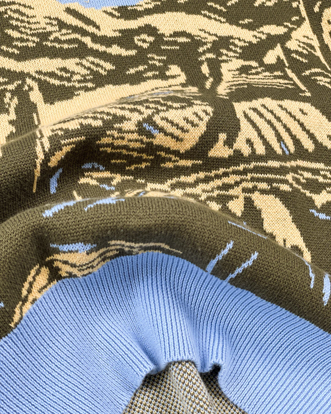 DESERT V-NECK KNIT VEST - Image 8