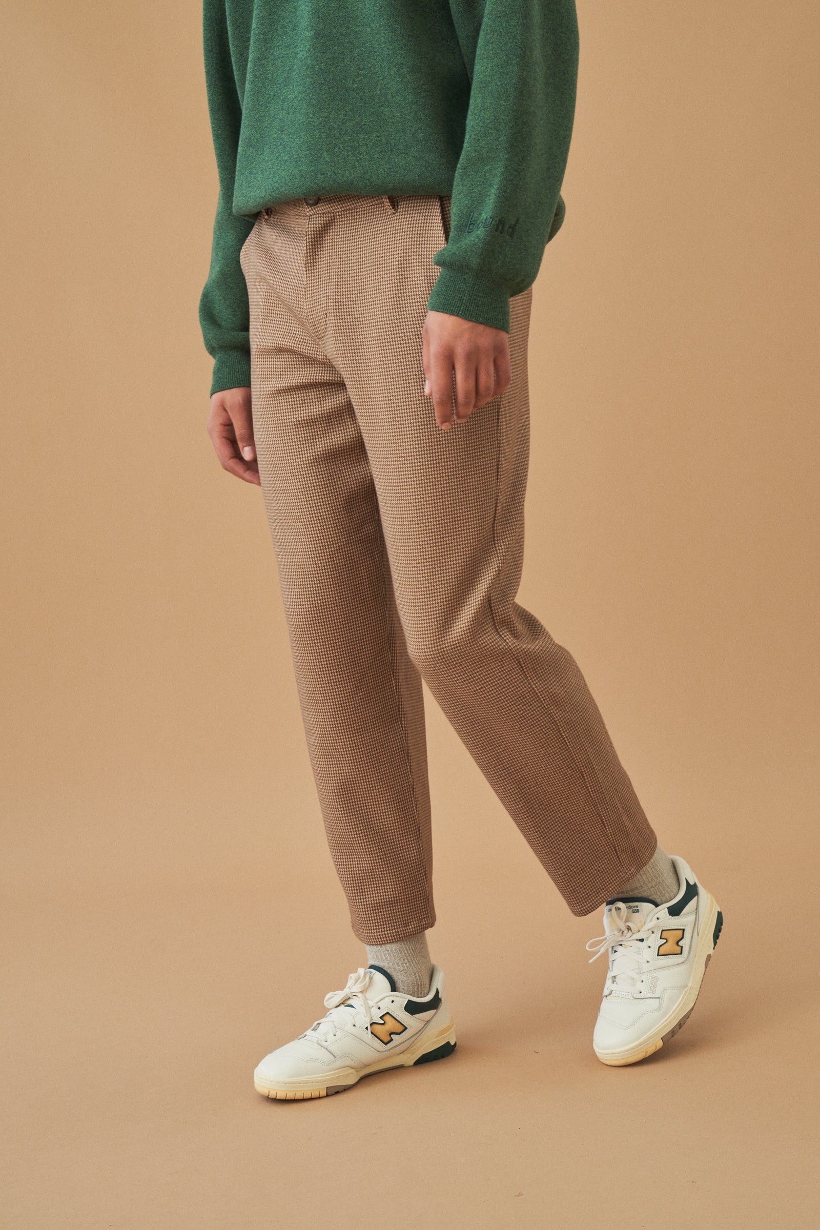 DOGTOOTH WOVEN CROPPED TROUSER - MOCHA - Image 4