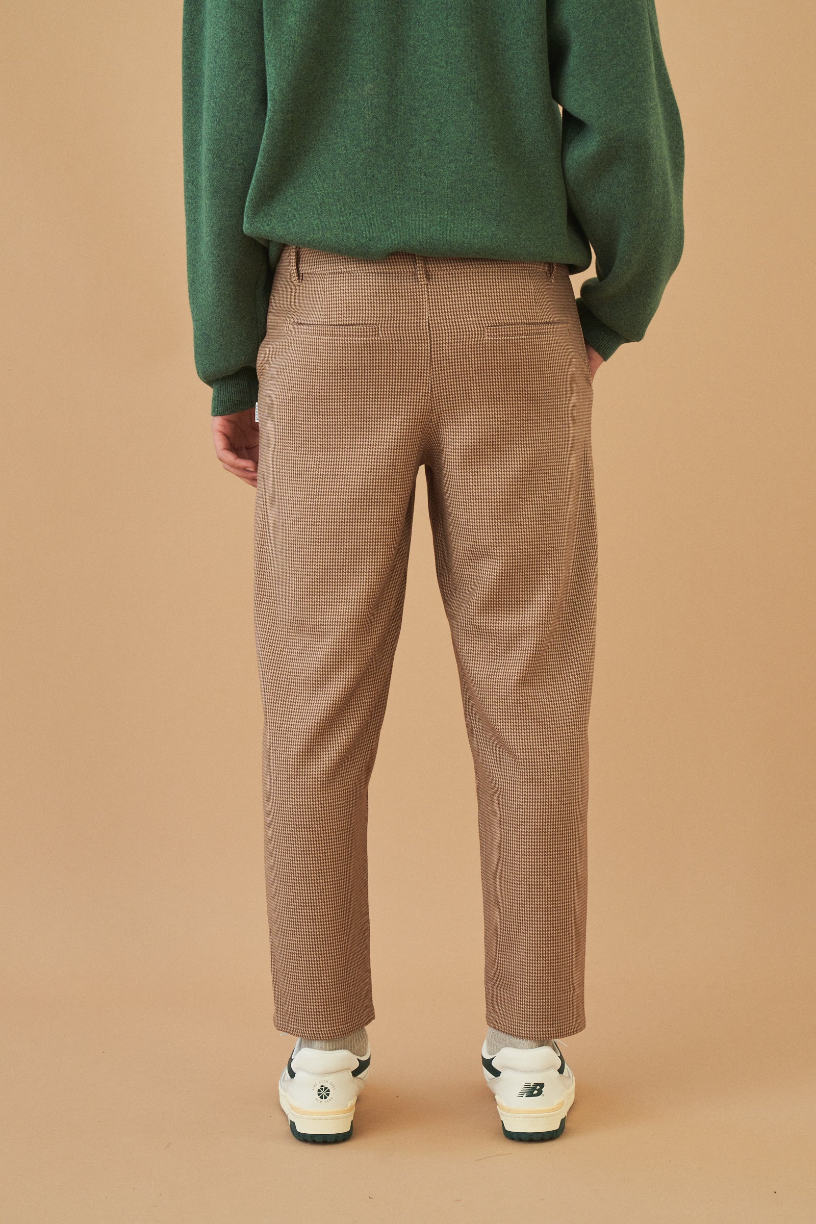DOGTOOTH WOVEN CROPPED TROUSER - MOCHA - Image 5