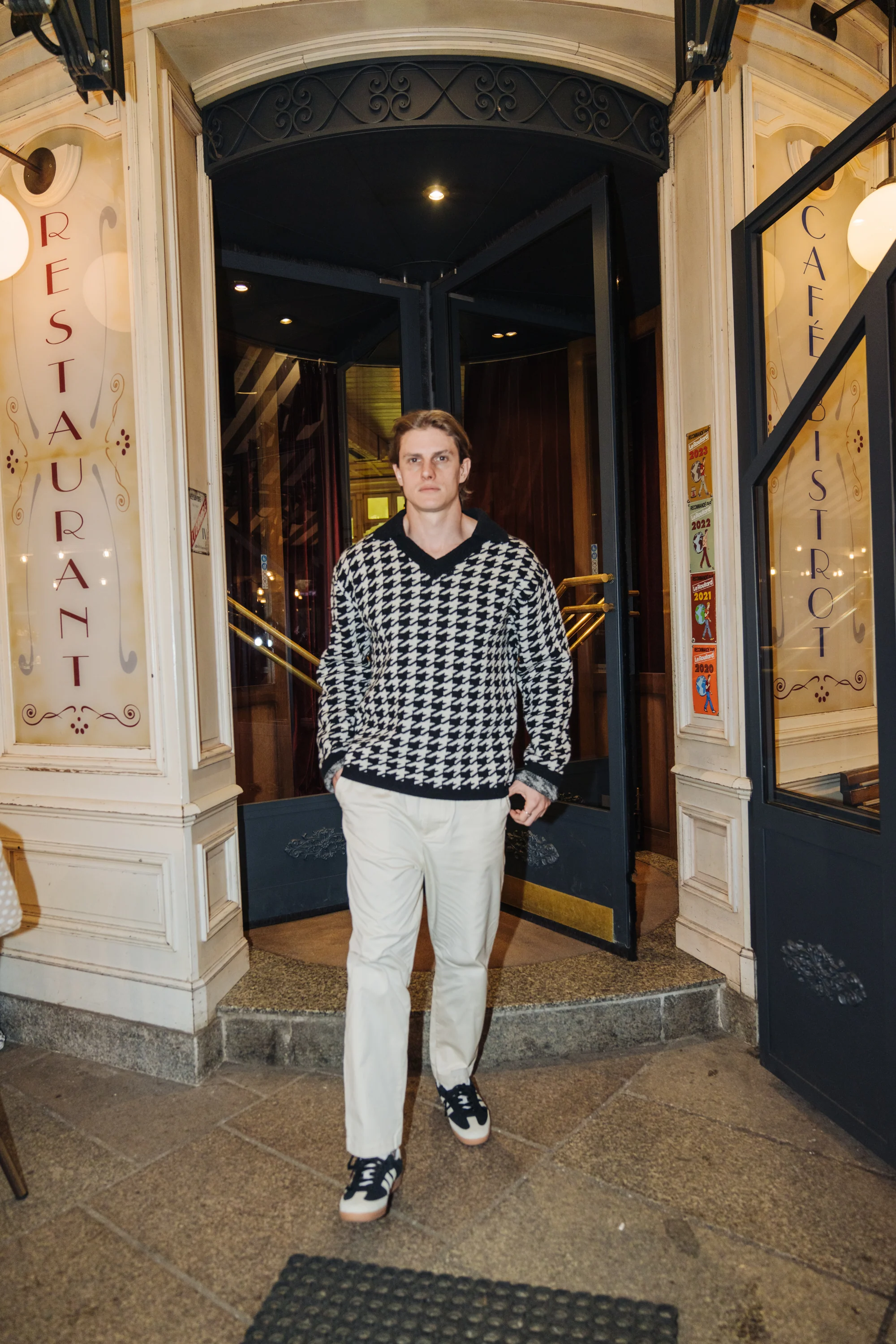 DOGTOOTH WOOL V NECK KNIT SWEATER - Image 10