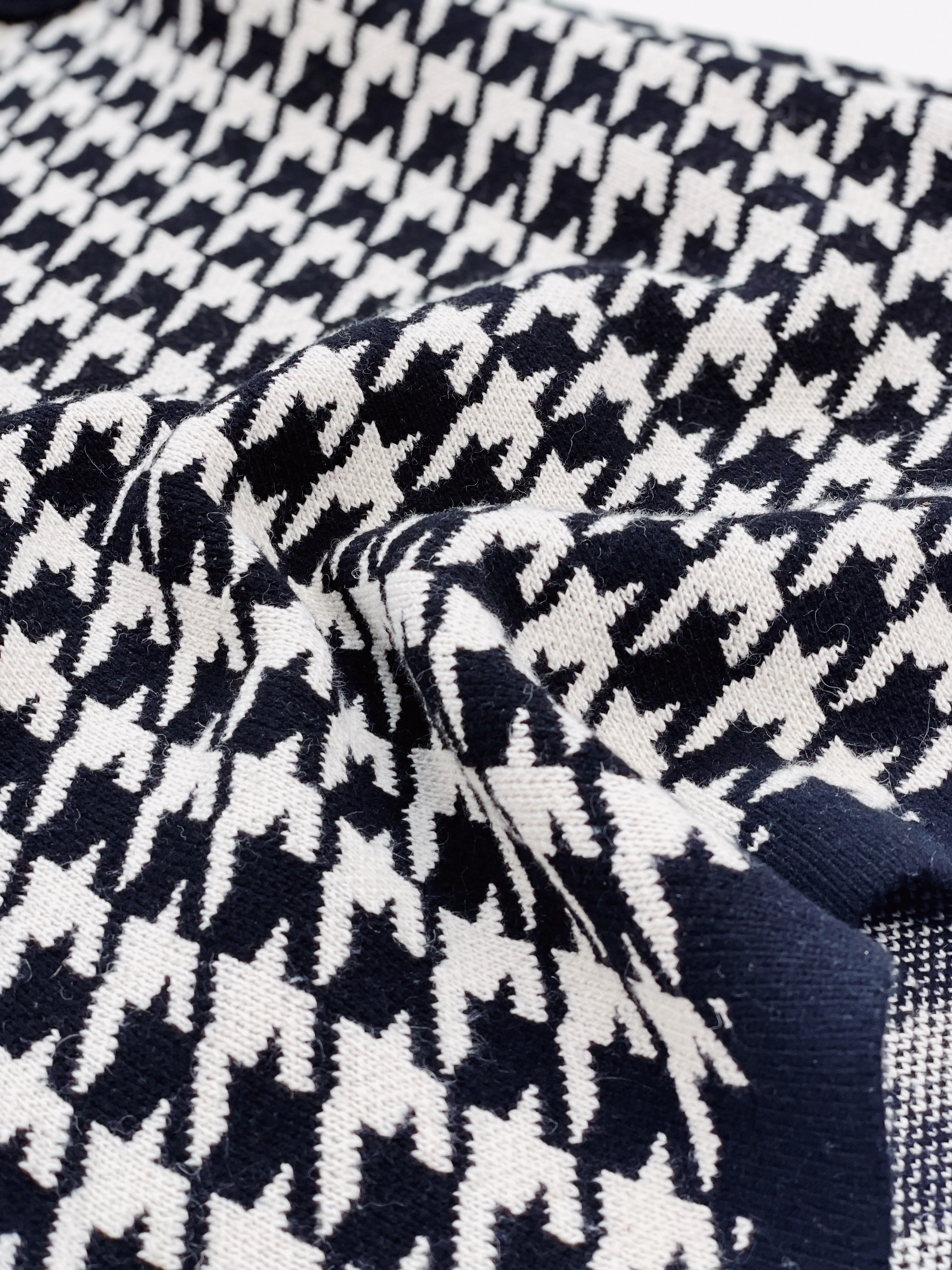 DOGTOOTH WOOL V NECK KNIT SWEATER - Image 12