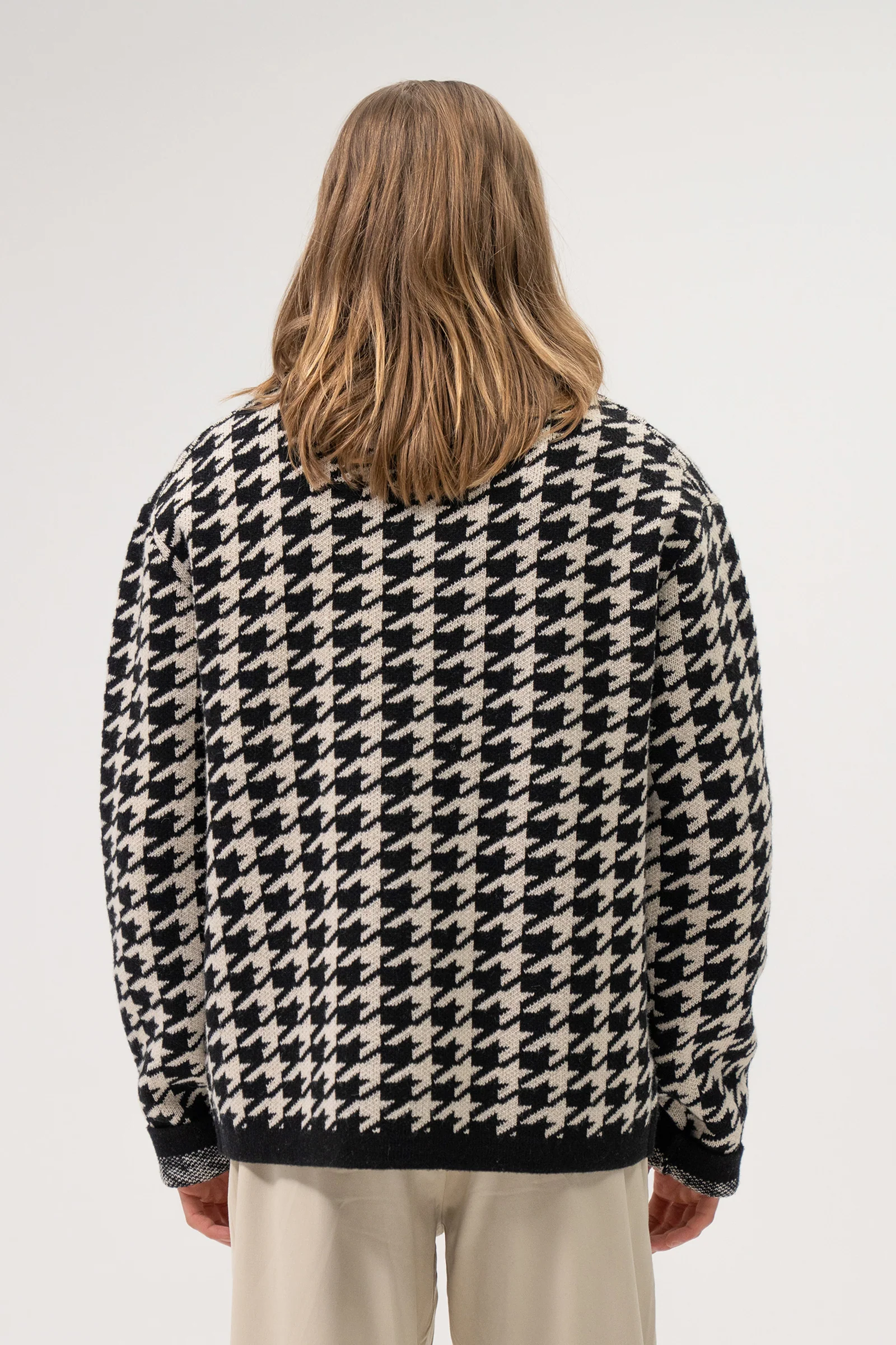 DOGTOOTH WOOL V NECK KNIT SWEATER - Image 4
