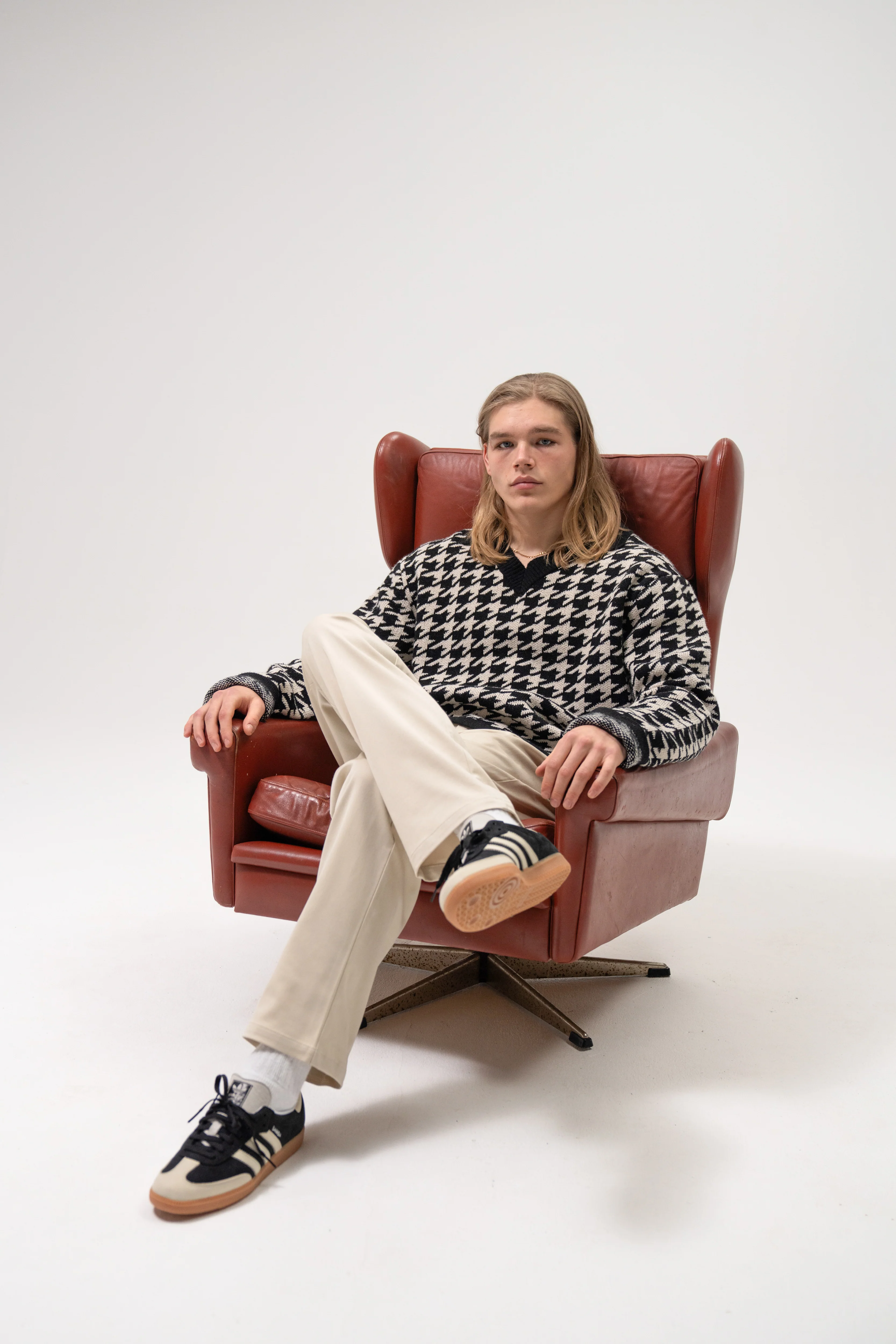 DOGTOOTH WOOL V NECK KNIT SWEATER - Image 8