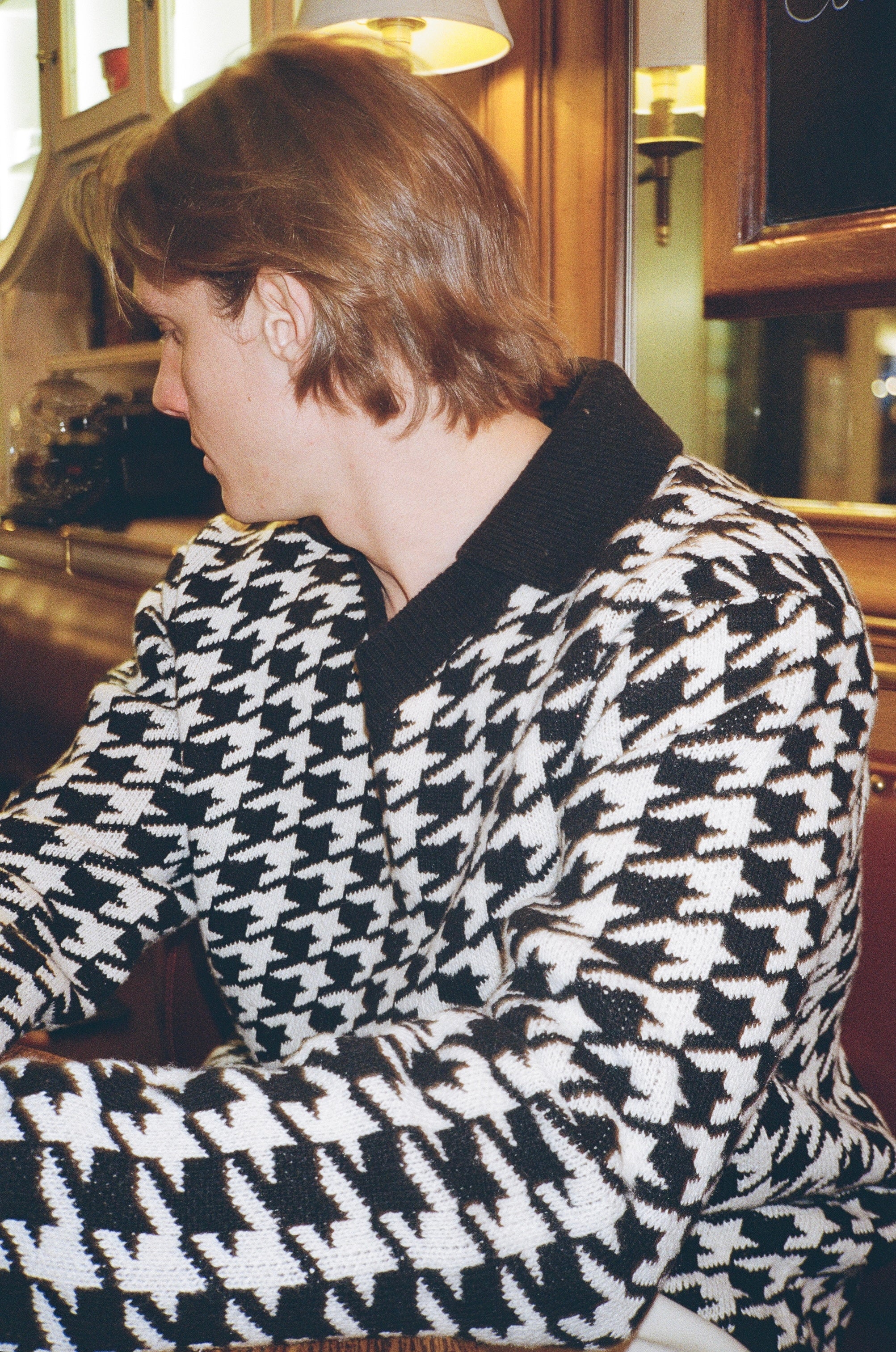 DOGTOOTH WOOL V NECK KNIT SWEATER - Image 9