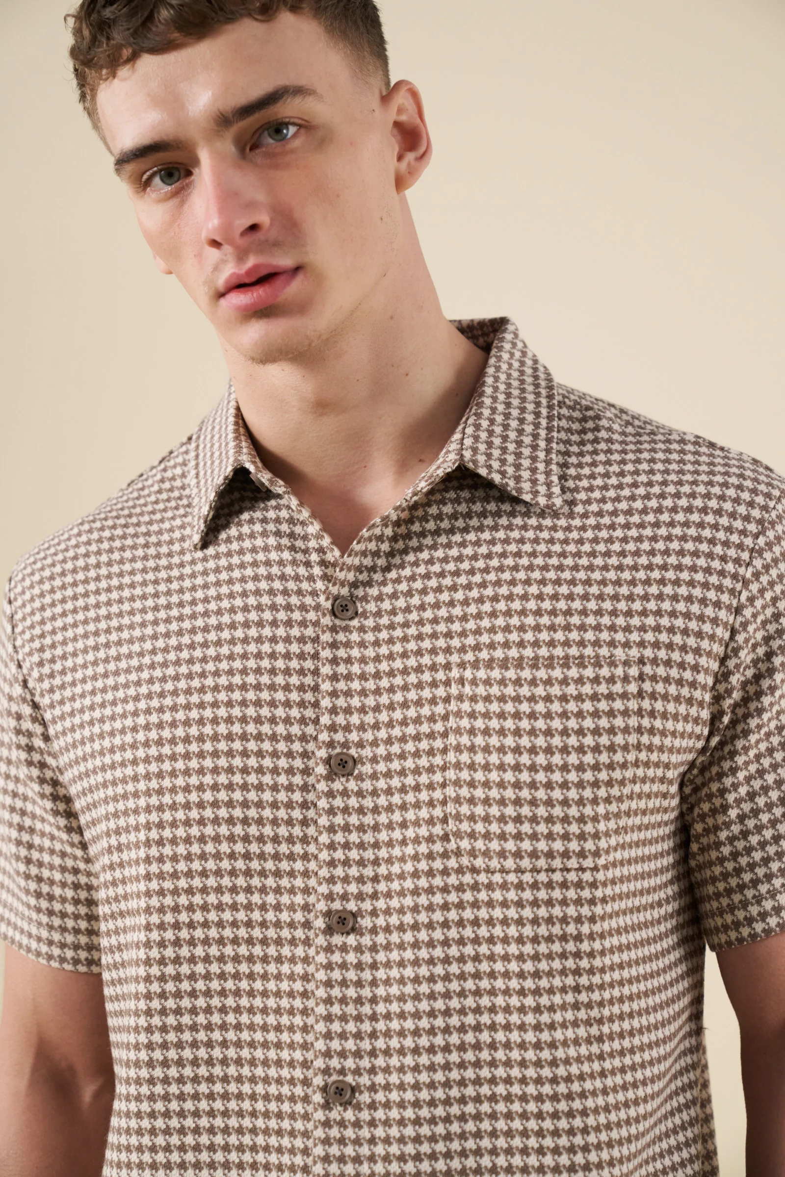 DOGTOOTH WOVEN POLO - TAN - Image 4