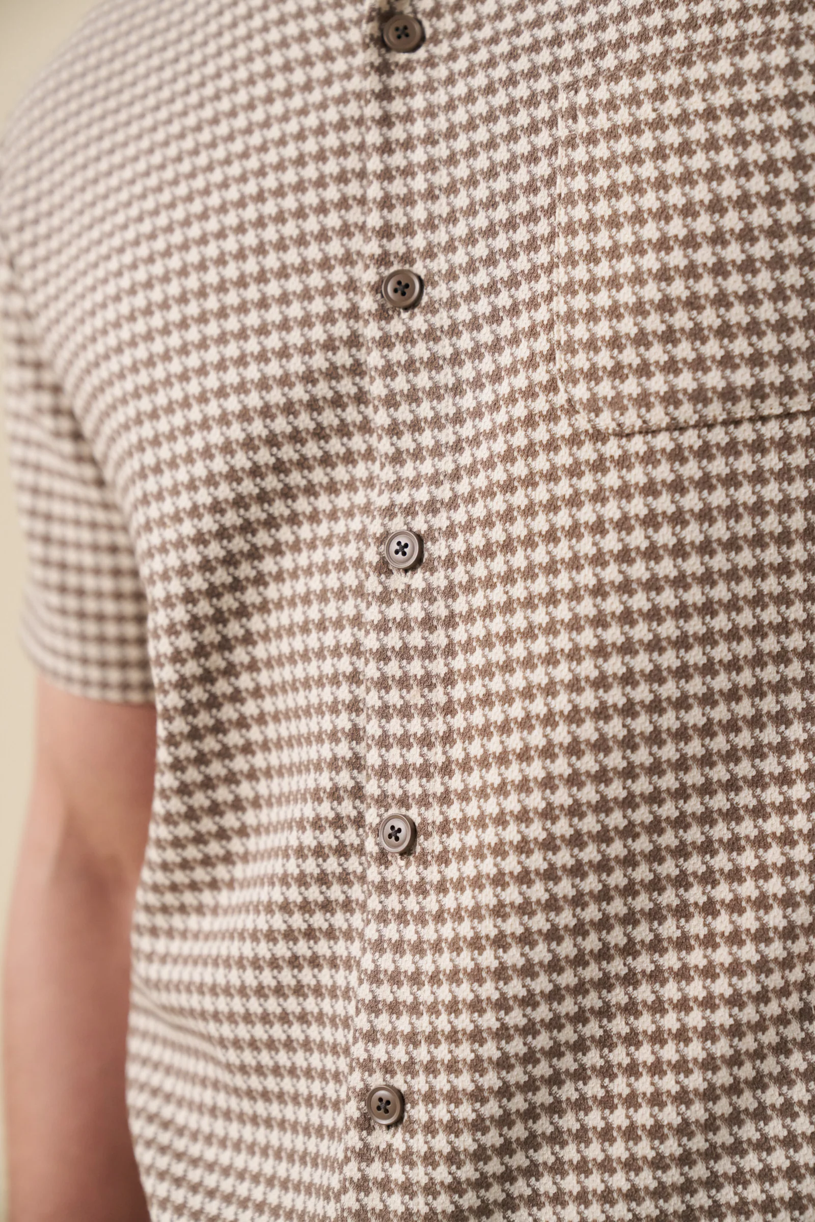 DOGTOOTH WOVEN POLO - TAN - Image 5
