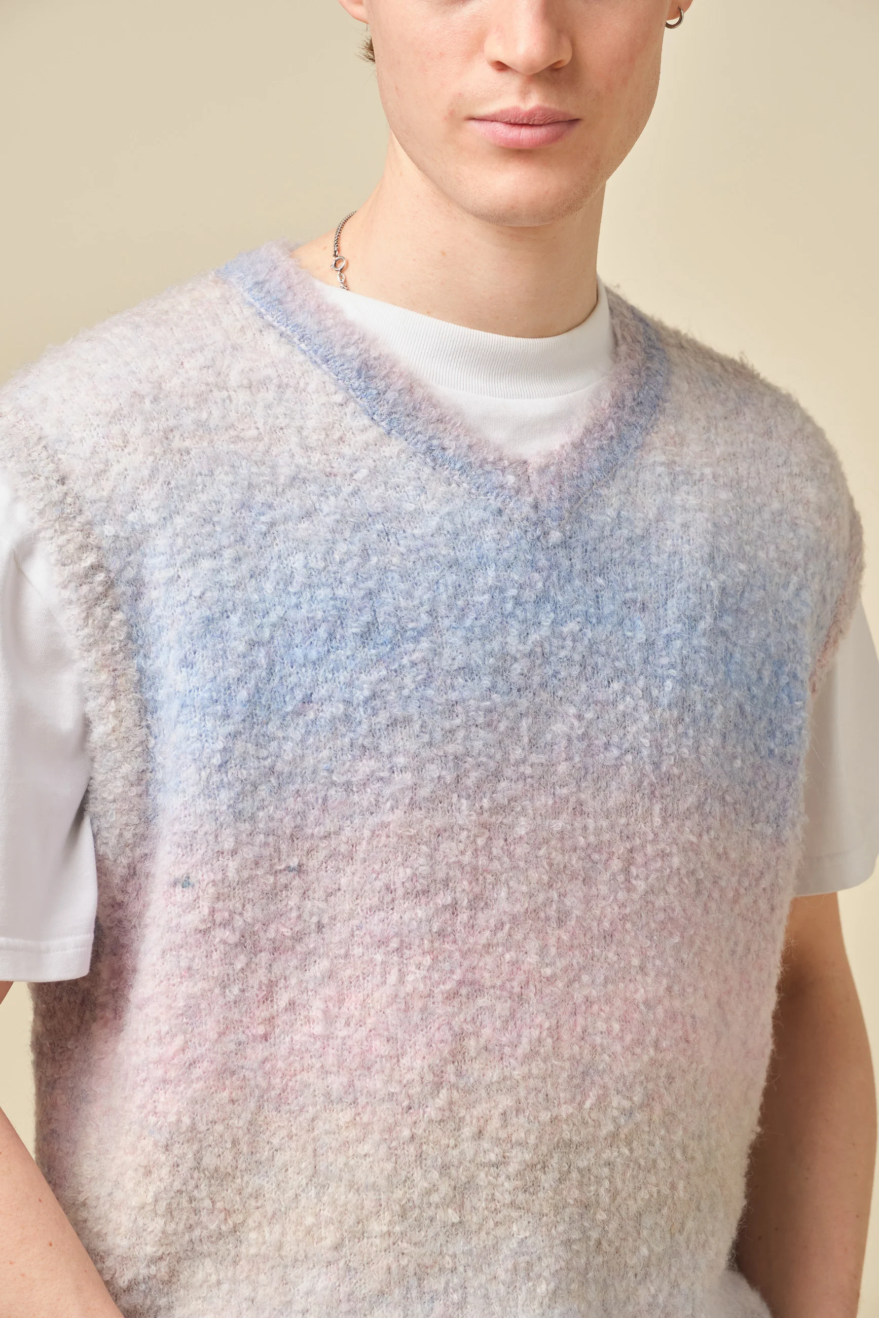 BOUCLE GRADIENT V-NECK KNIT VEST - CANDY - Image 3