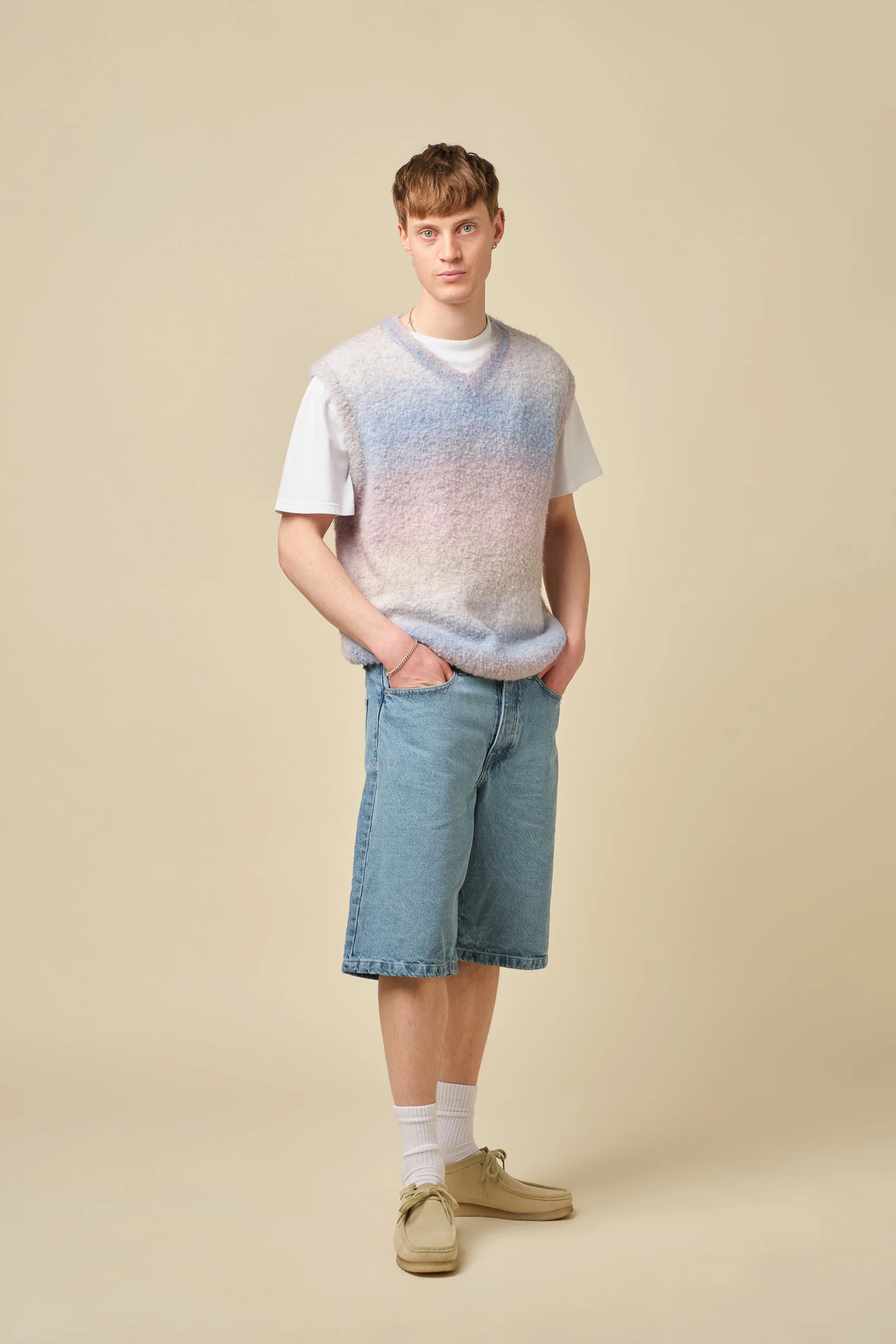 BOUCLE GRADIENT V-NECK KNIT VEST - CANDY - Image 4