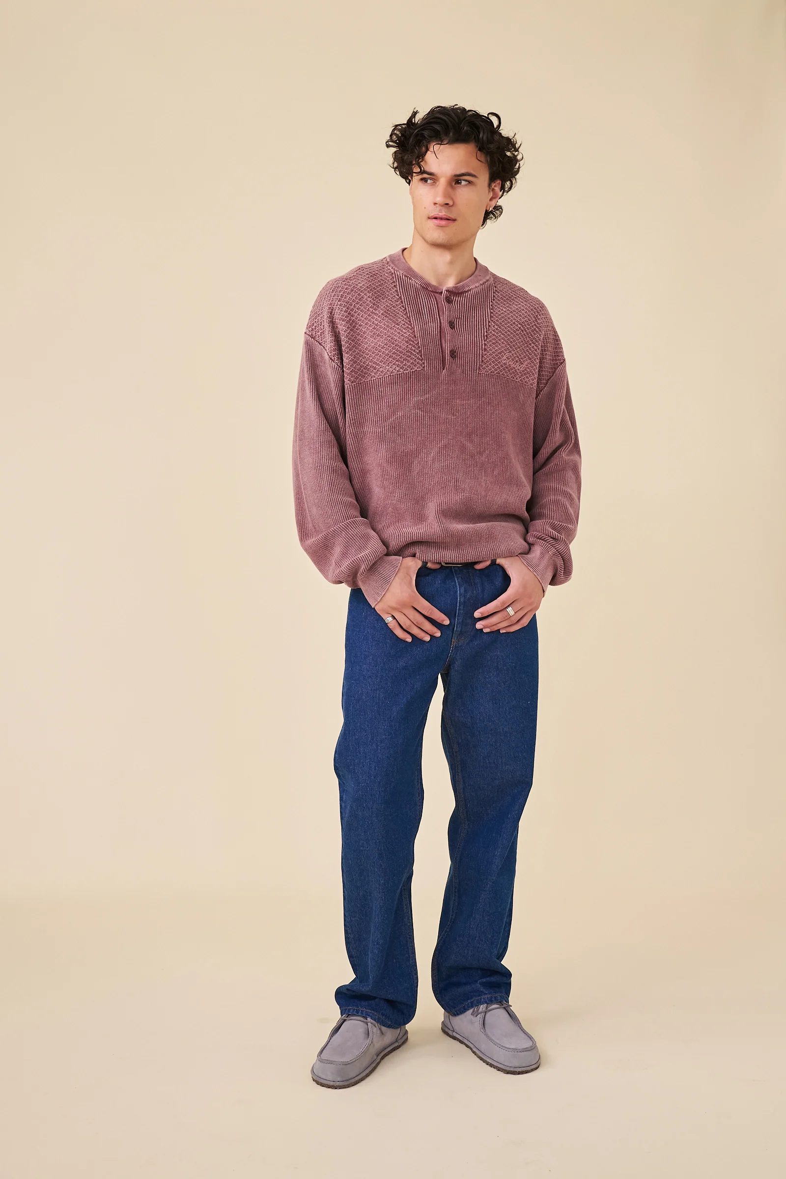HALF BUTTON PANEL ACID WASHED PULLOVER - CARDINAL - Image 4