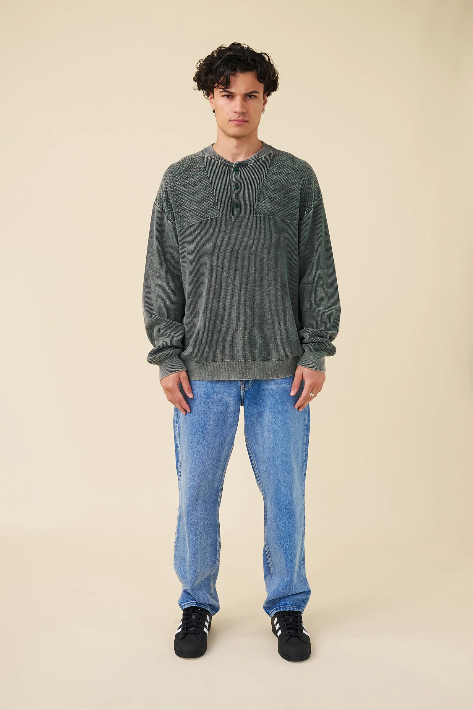 HALF BUTTON PANEL ACID WASHED PULLOVER - GREEN - Image 4