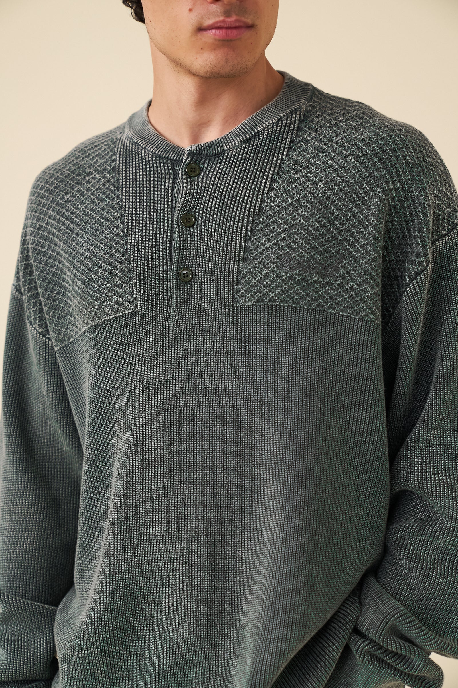 HALF BUTTON PANEL ACID WASHED PULLOVER - GREEN - Image 6
