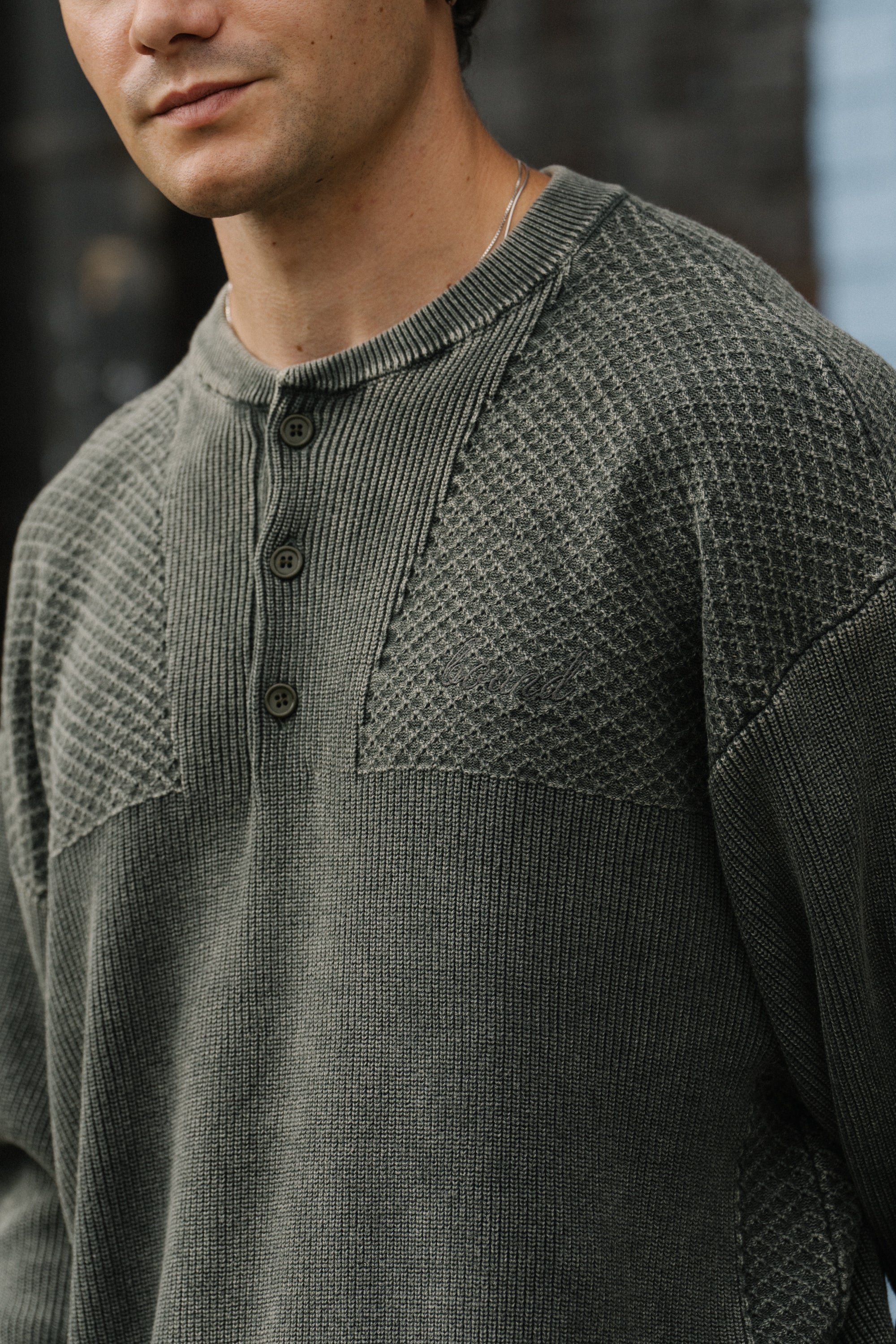 HALF BUTTON PANEL ACID WASHED PULLOVER - GREEN - Image 9