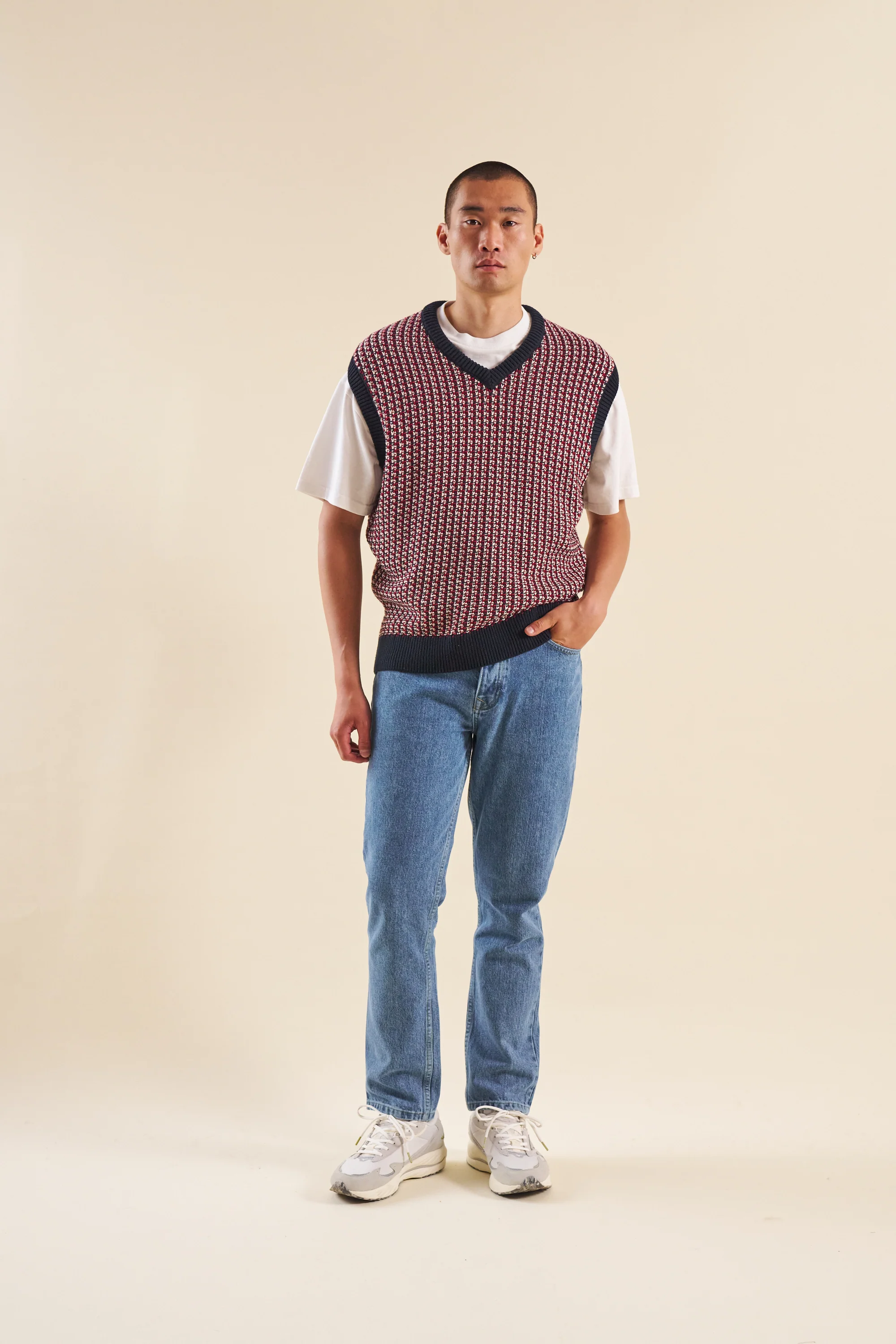 KNITTED CROCHET VEST - BLUE / RED - Image 3