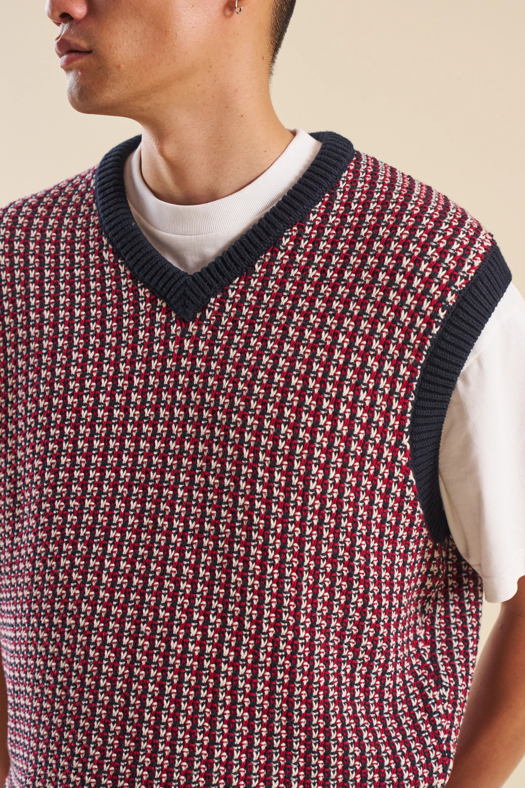 KNITTED CROCHET VEST - BLUE / RED - Image 4