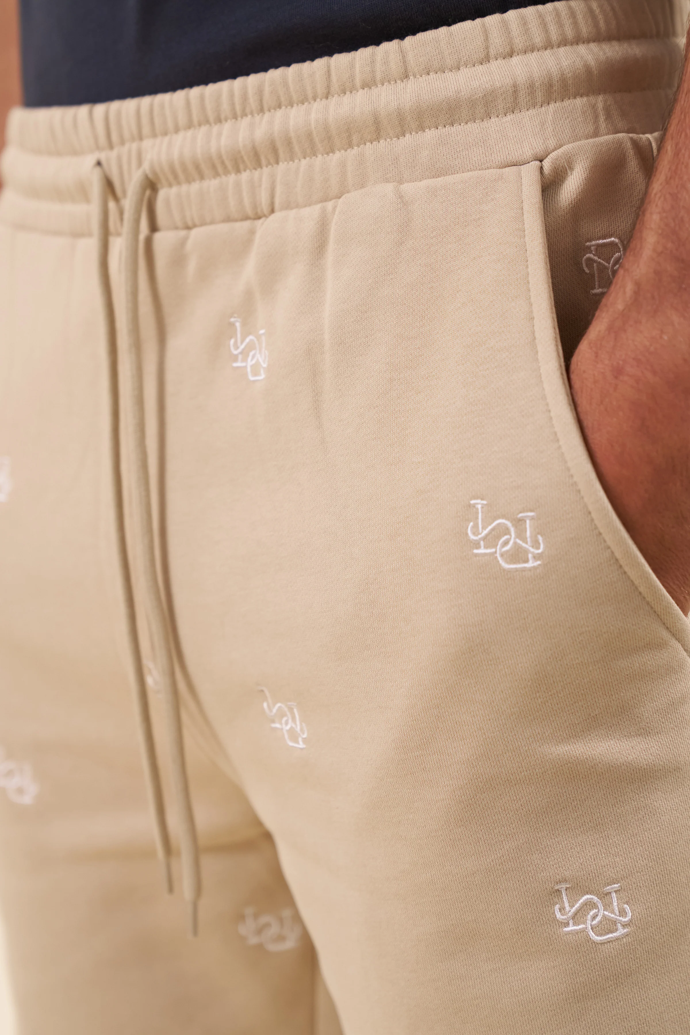 LINK EMBROIDERY SWEAT SHORTS - SAND - Image 4