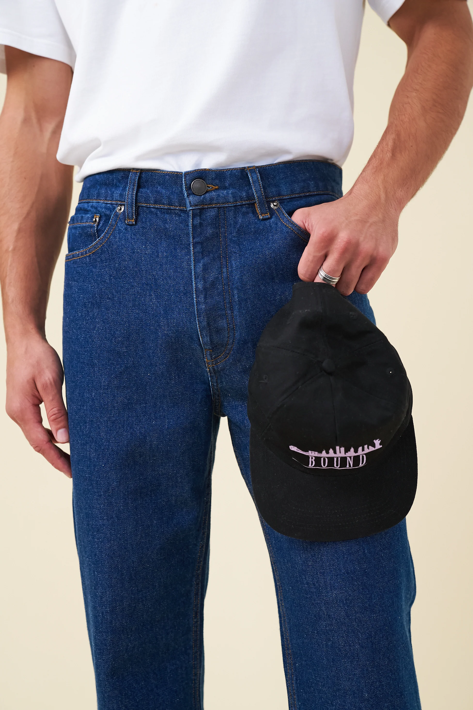 NYC EMBROIDERED 6 PANEL CAP - BLACK - Image 4