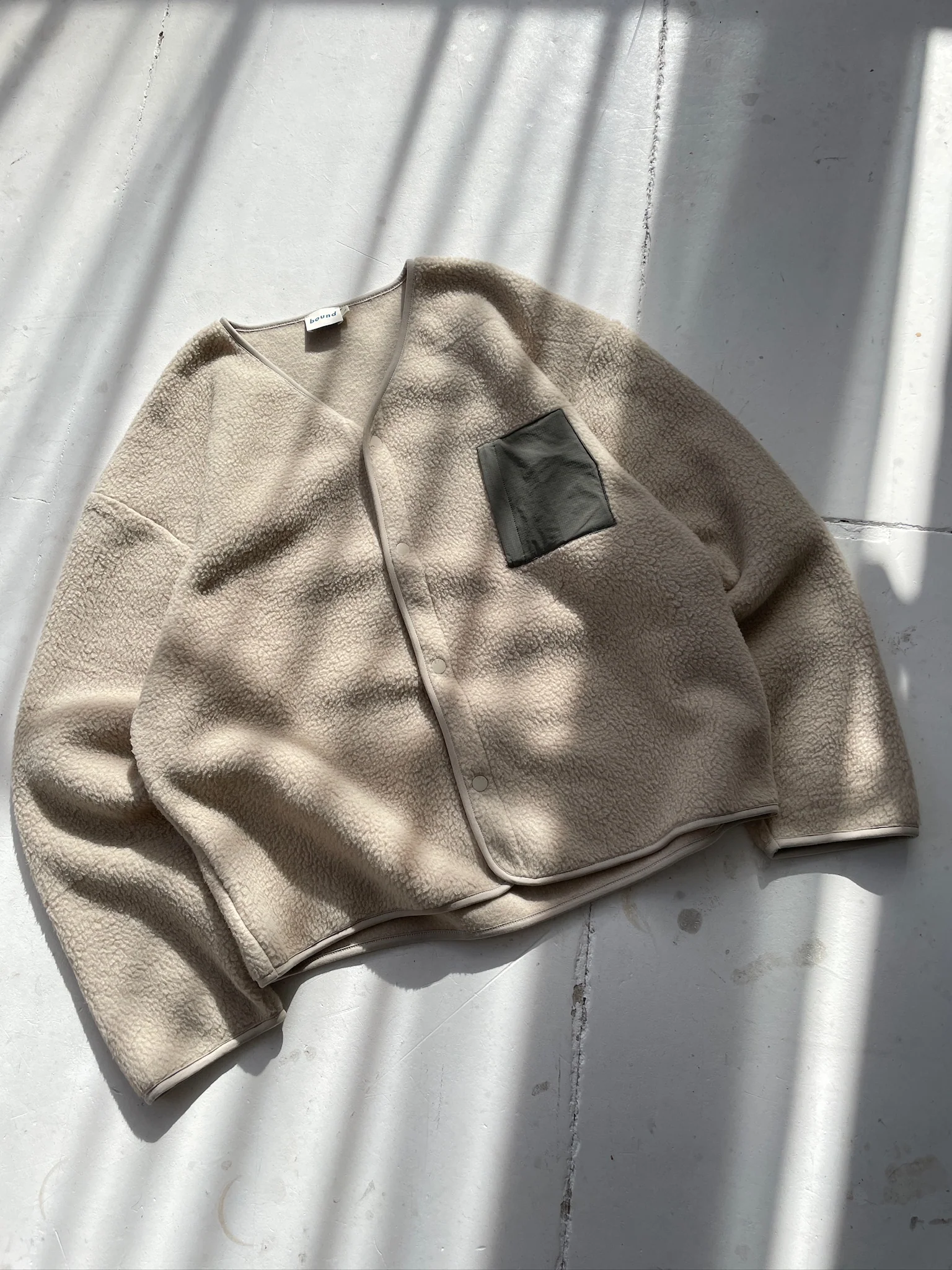 POCKET FLEECE CARDIGAN - SAND - Image 3