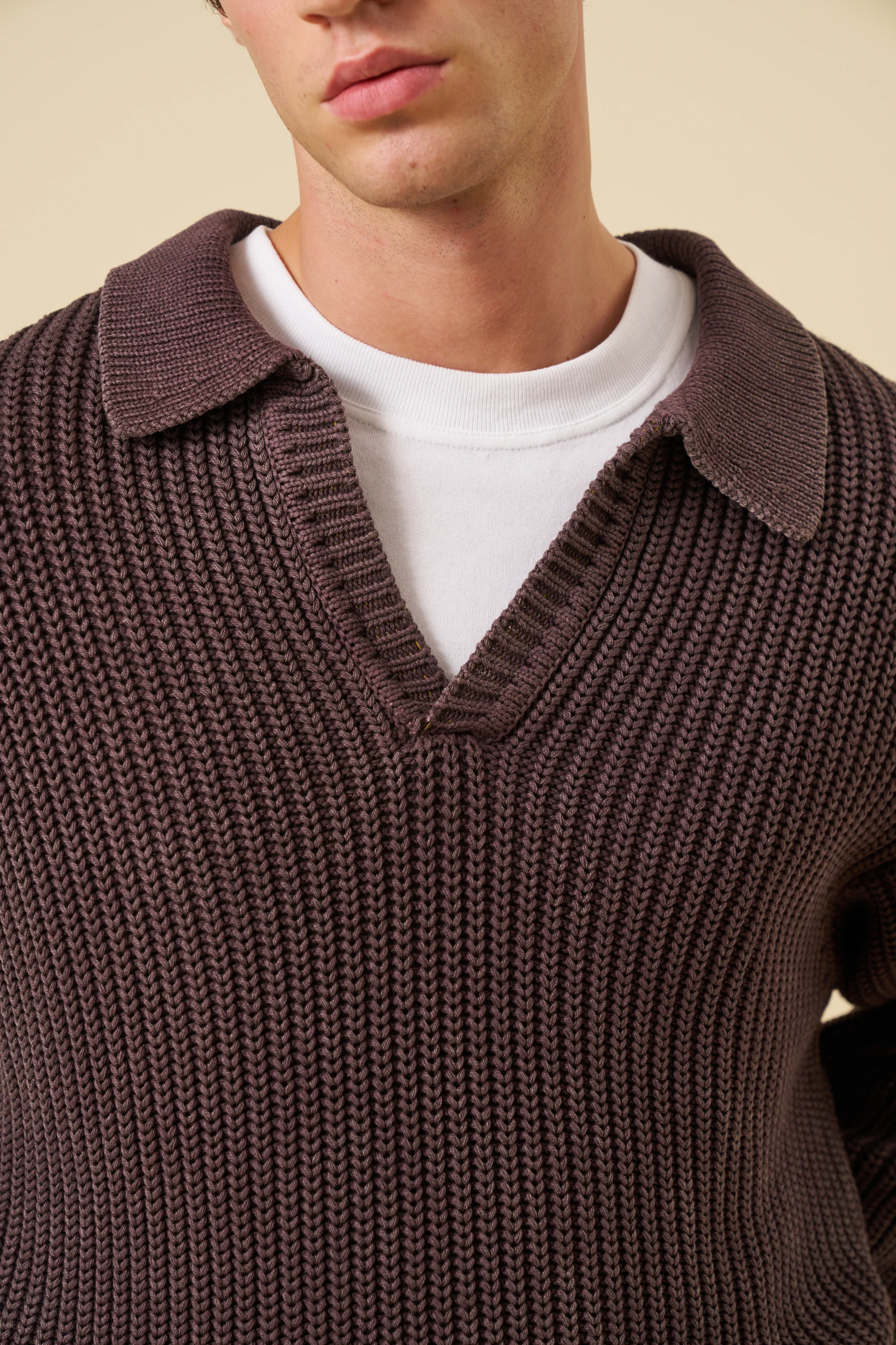 OPEN COLLAR ACID WASH KNIT - BROWN - Image 4