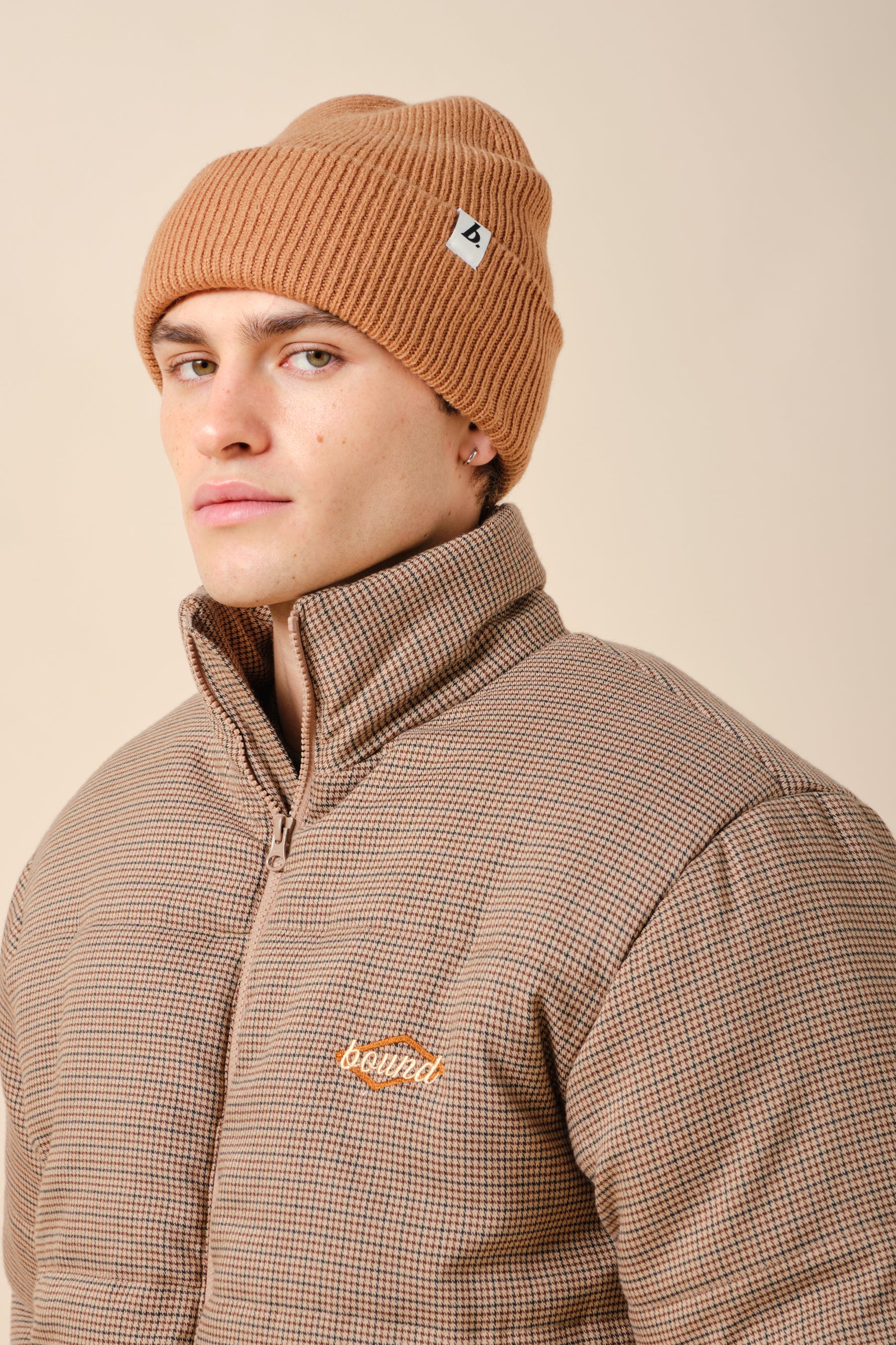 OVERSIZED RECYCLED CUFFED LABEL BEANIE - TAN - Image 6