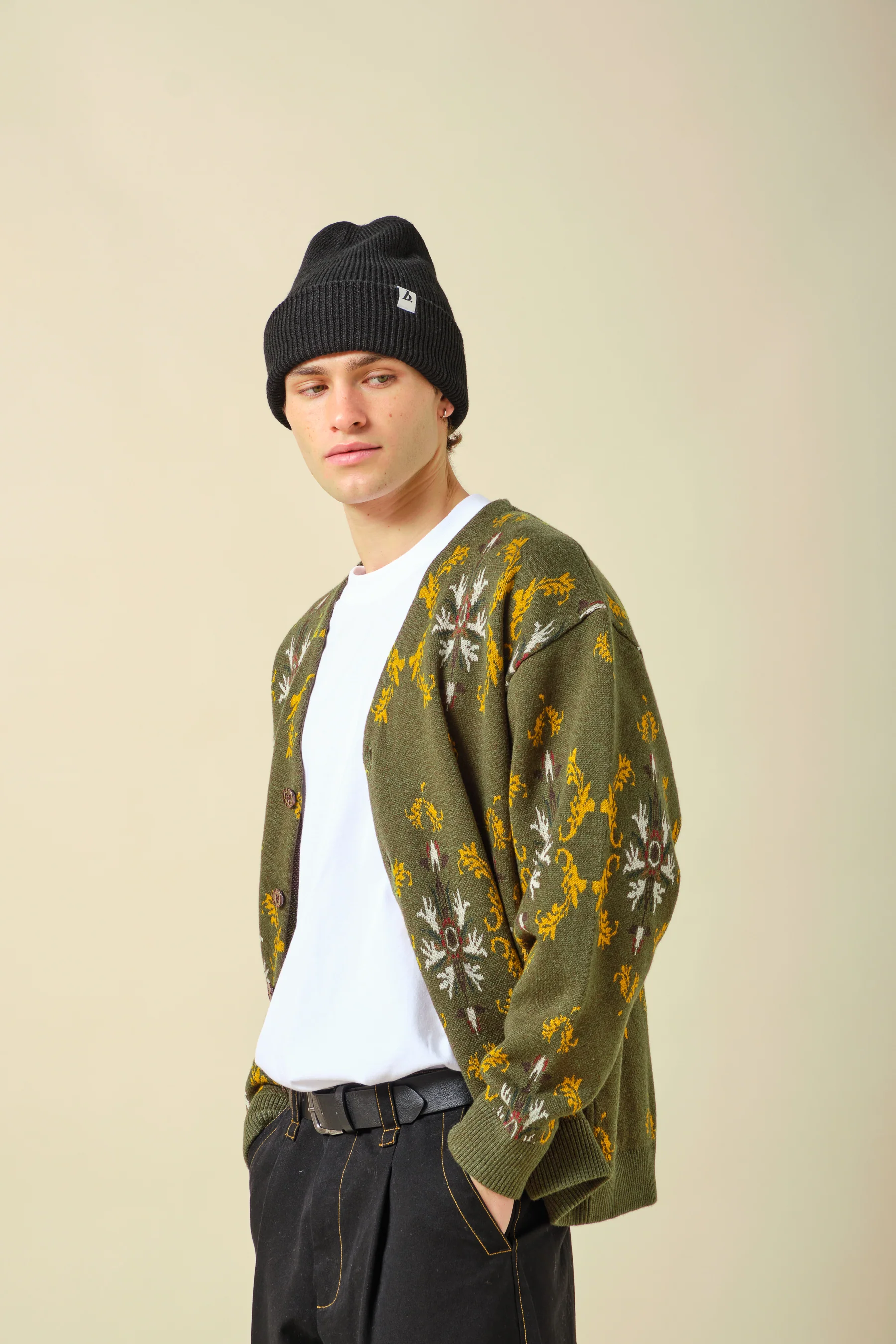 OVERSIZED RECYCLED CUFFED LABEL BEANIE - BLACK - Image 5