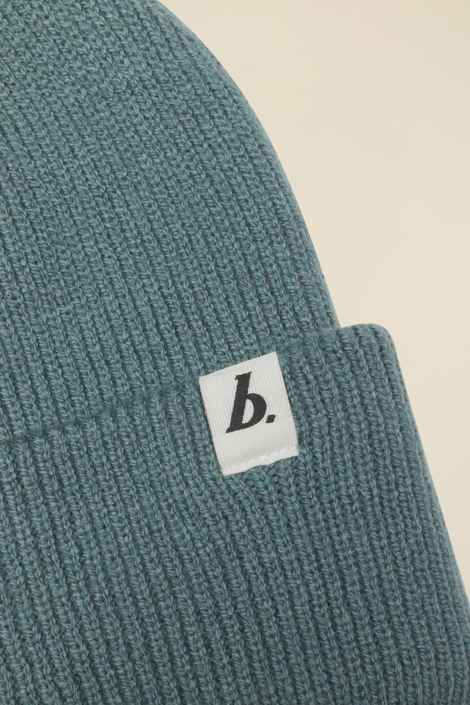 OVERSIZED RECYCLED CUFFED LABEL BEANIE - GREEN - Image 2