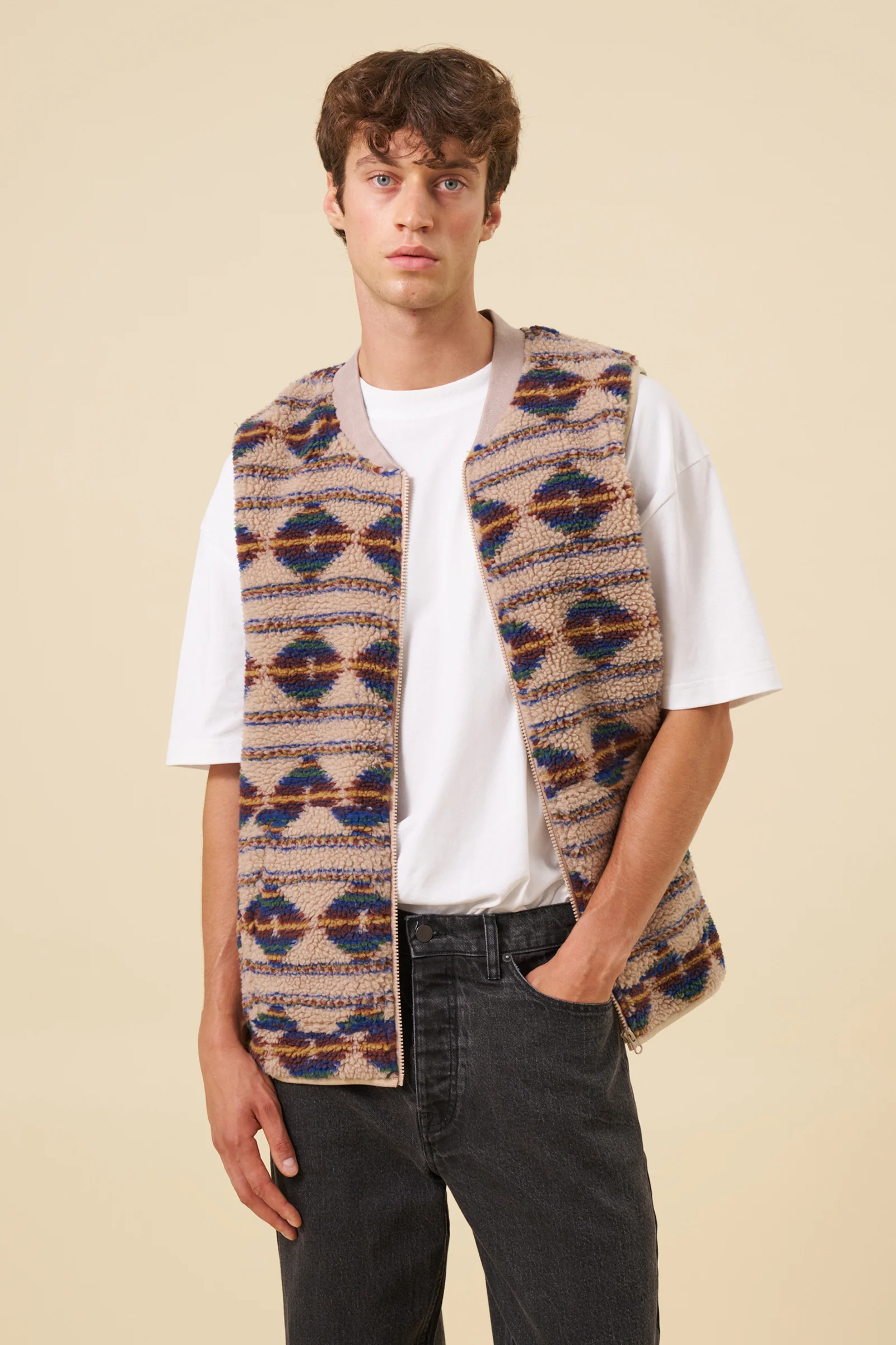 PATTERNED FLEECE GILET - CAMEL - Image 5