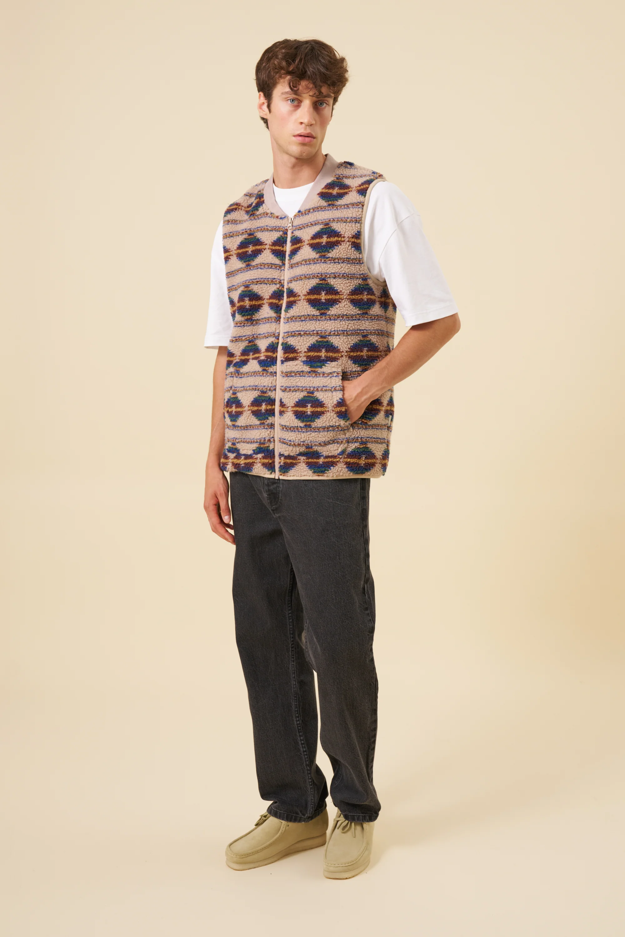 PATTERNED FLEECE GILET - CAMEL - Image 7