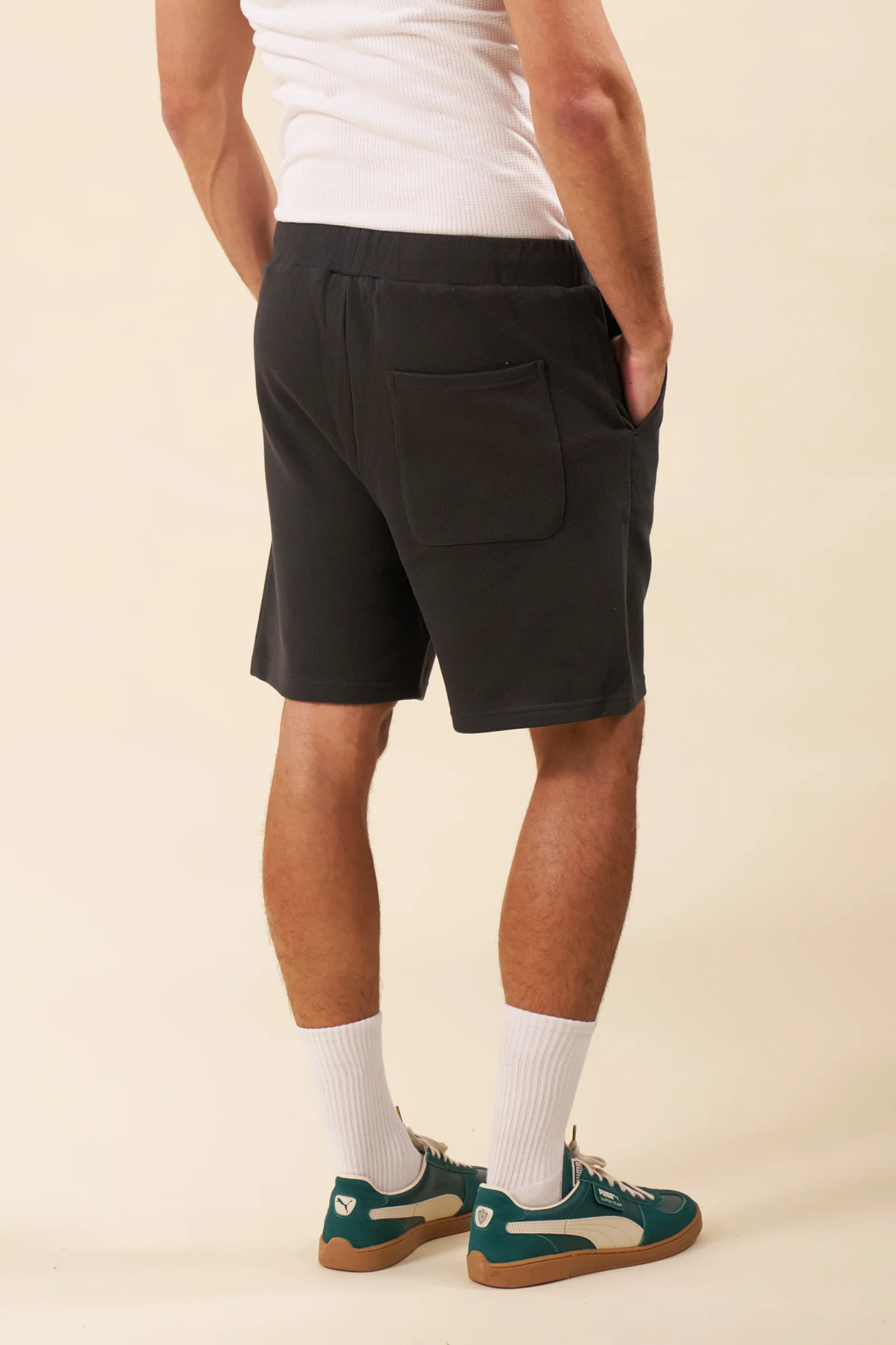 PIQUE WAFFLE SHORTS - BLACK - Image 4