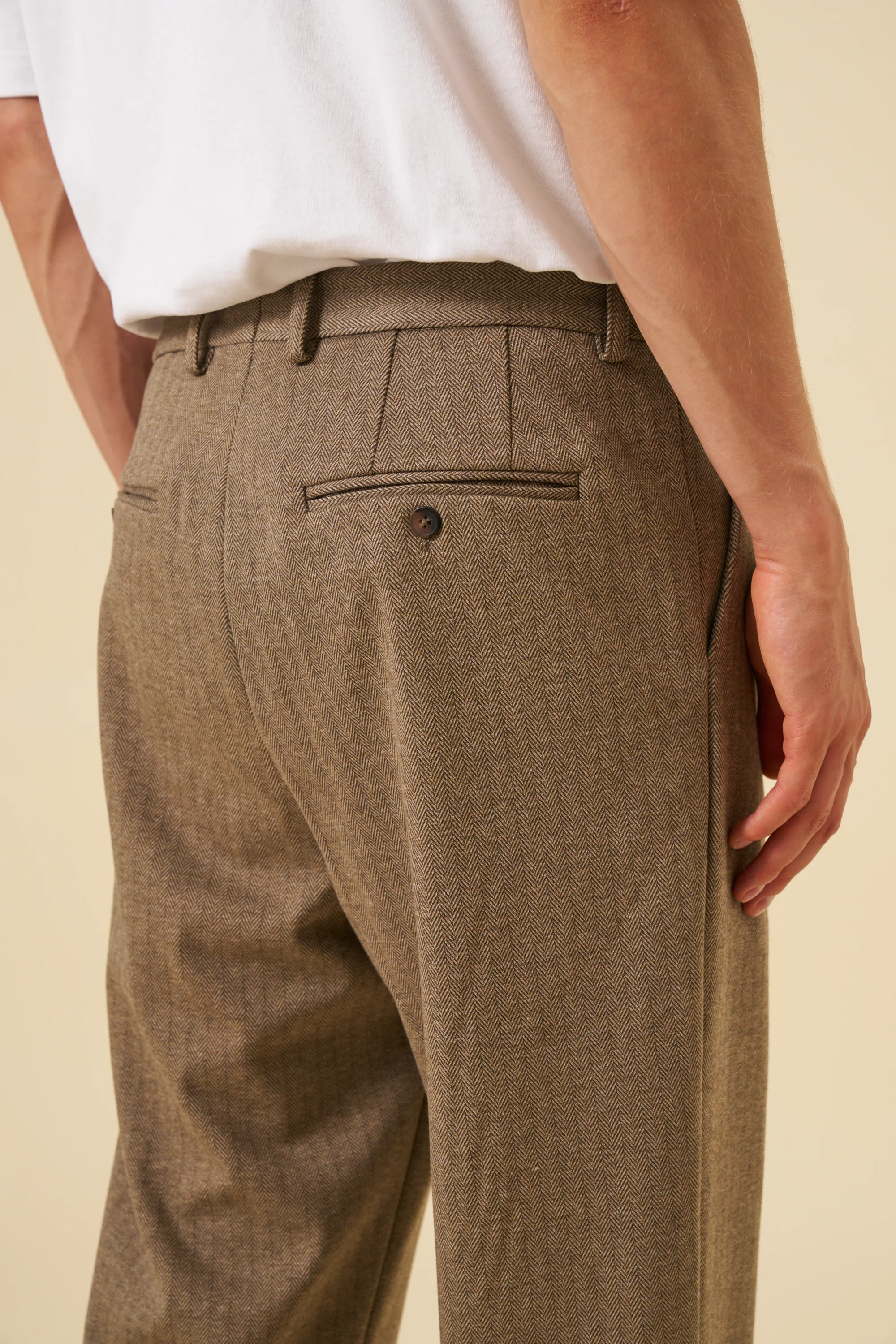 PLEAT HERRINGBONE TROUSER - OLIVE - Image 6