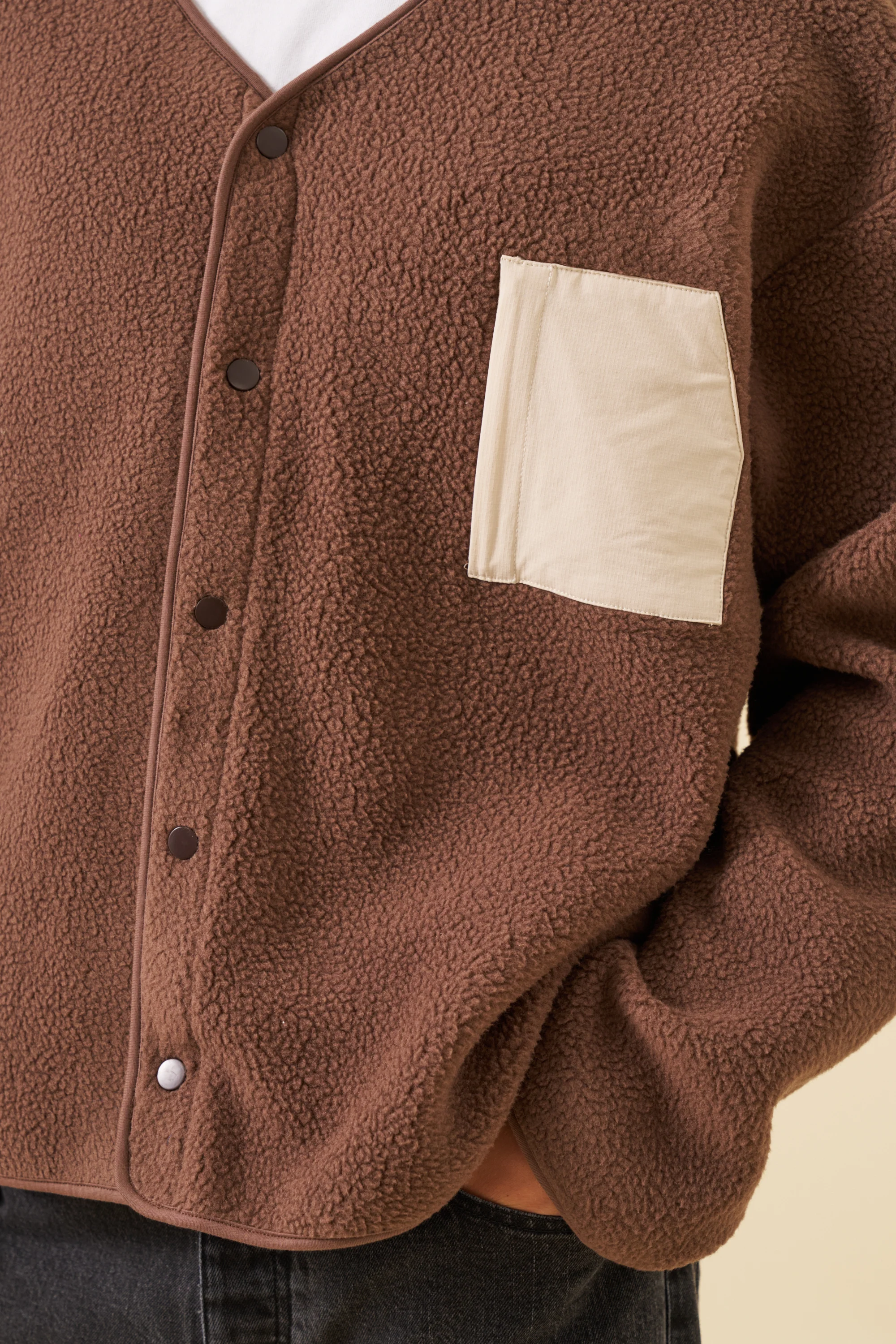 POCKET FLEECE CARDIGAN - BROWN - Image 4