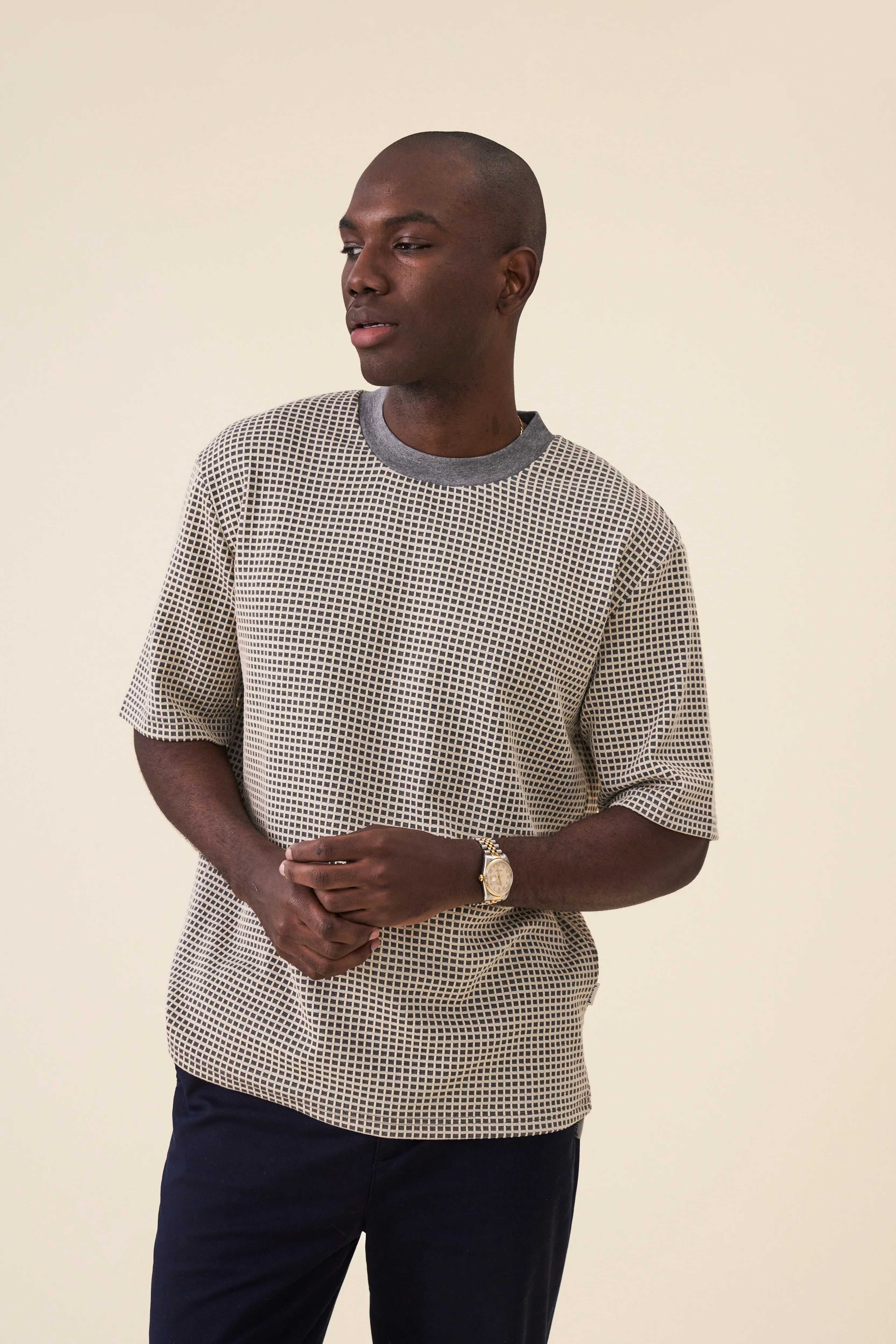 RAISED SQUARE JACQUARD TEE - GREY - Image 5