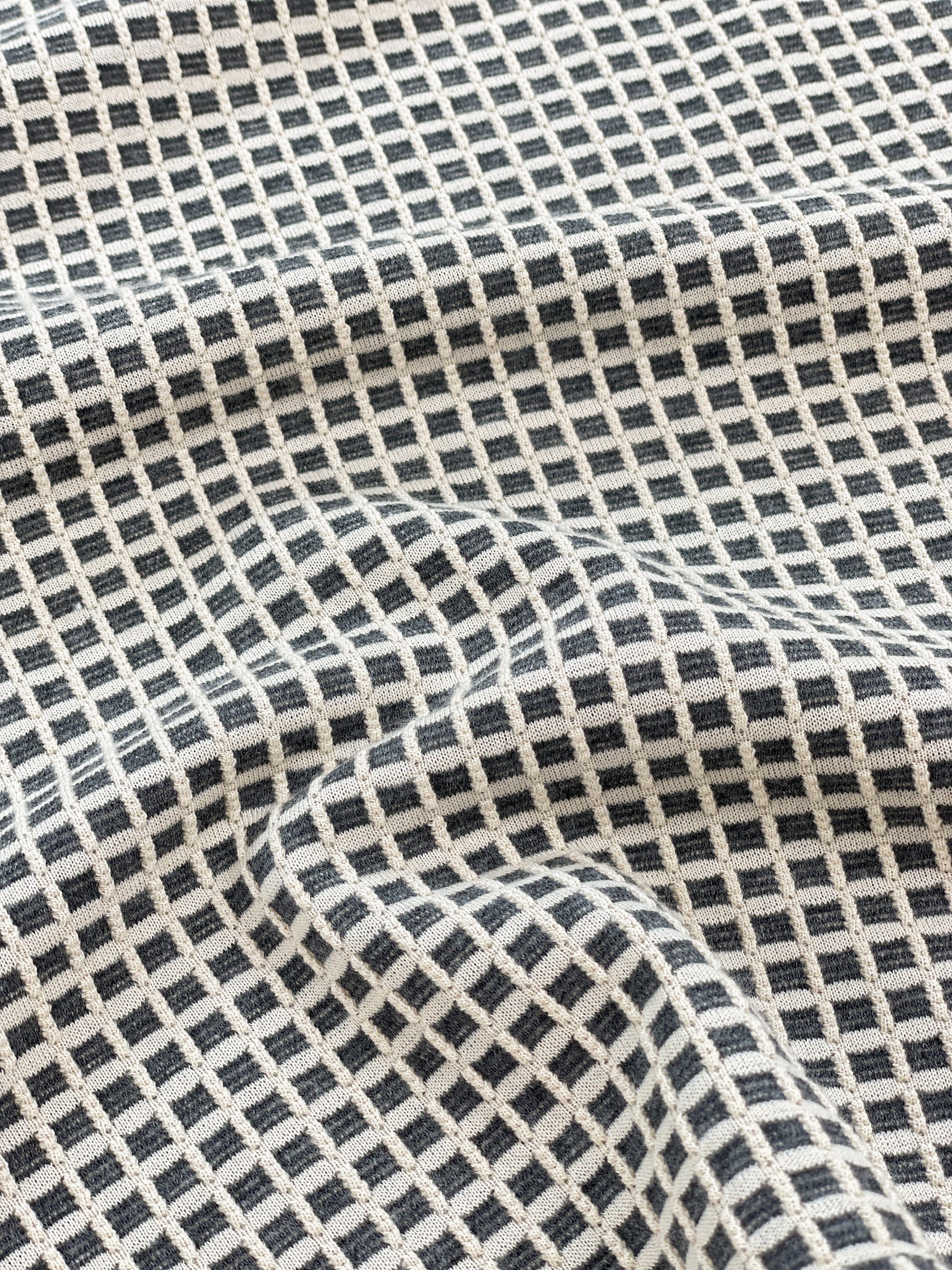 RAISED SQUARE JACQUARD TEE - GREY - Image 6