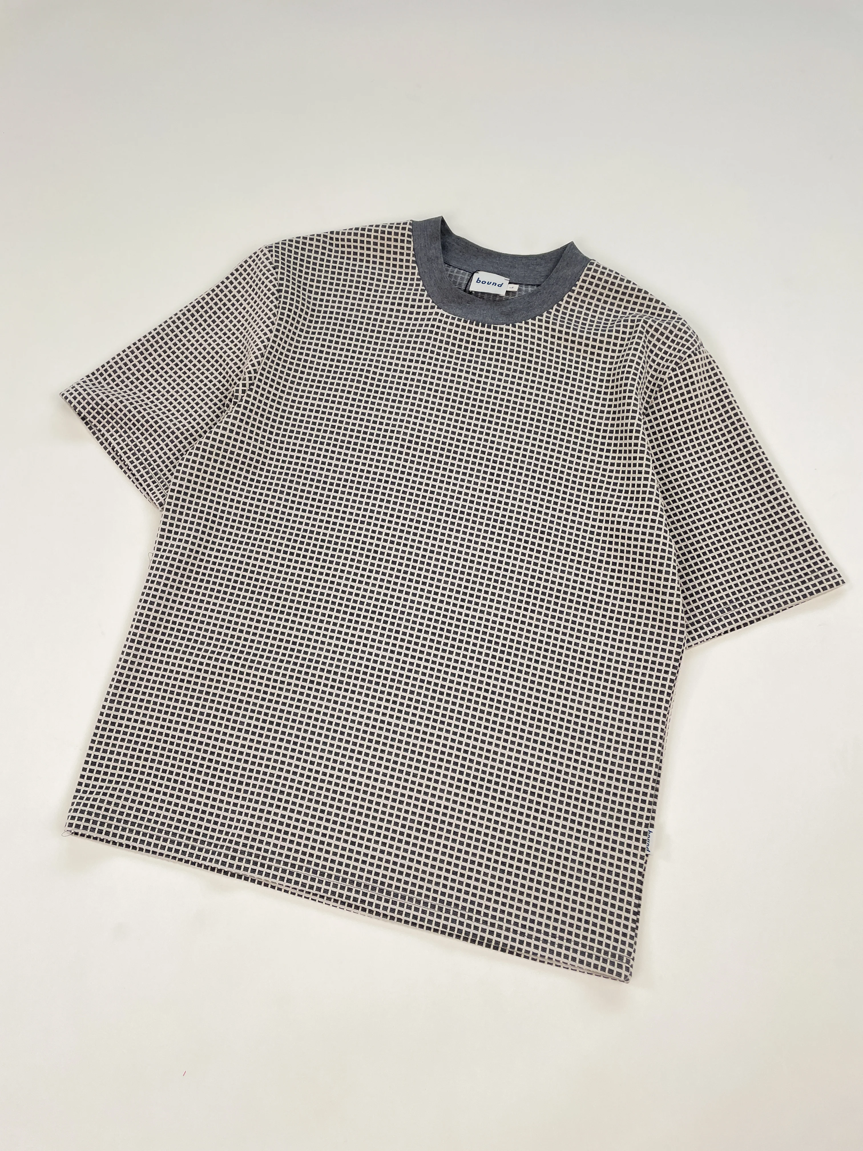 RAISED SQUARE JACQUARD TEE - GREY - Image 7