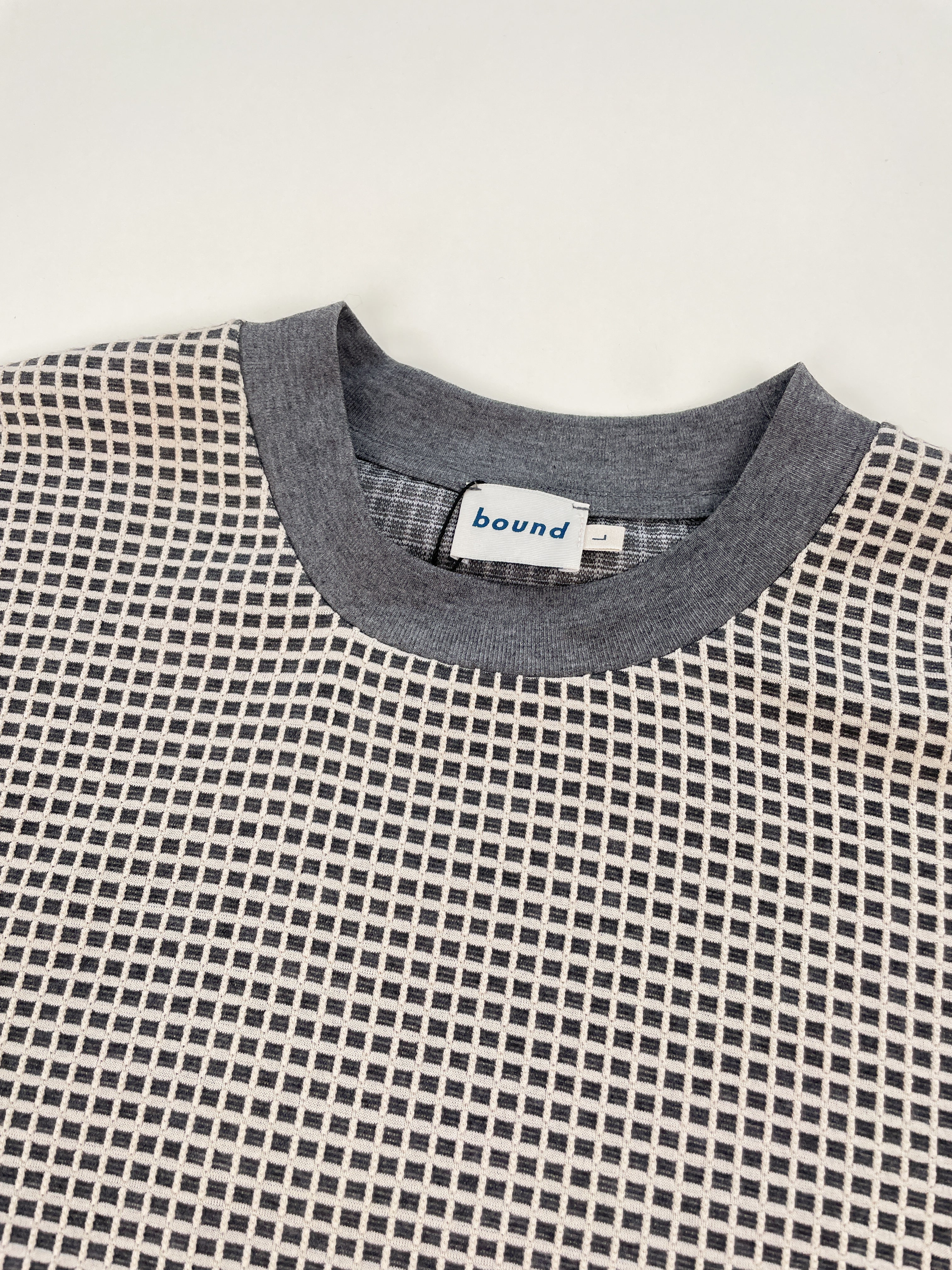 RAISED SQUARE JACQUARD TEE - GREY - Image 8