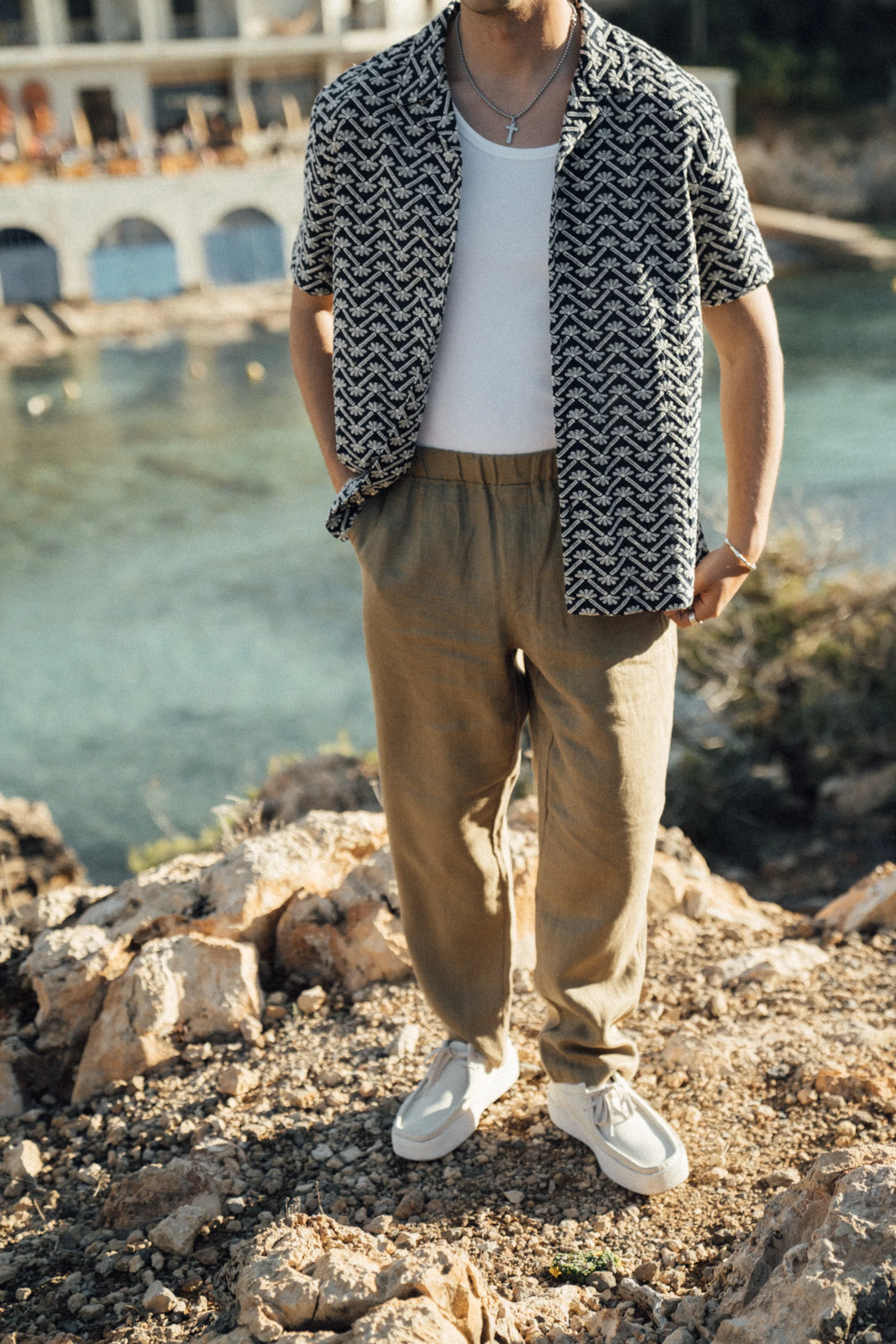 RELAXED LINEN TROUSERS - ARMY GREEN - Image 2