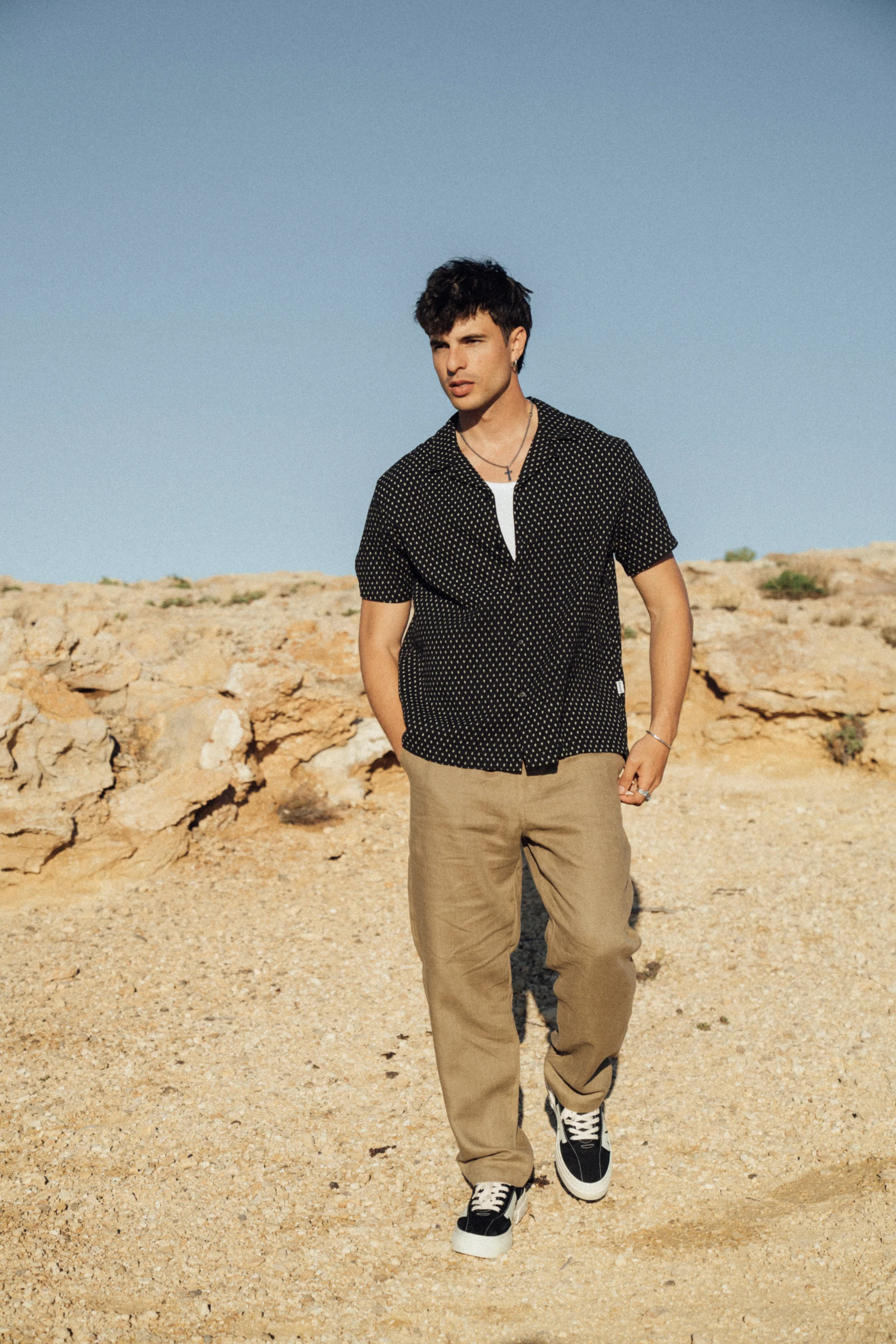 RELAXED LINEN TROUSERS - ARMY GREEN - Image 8